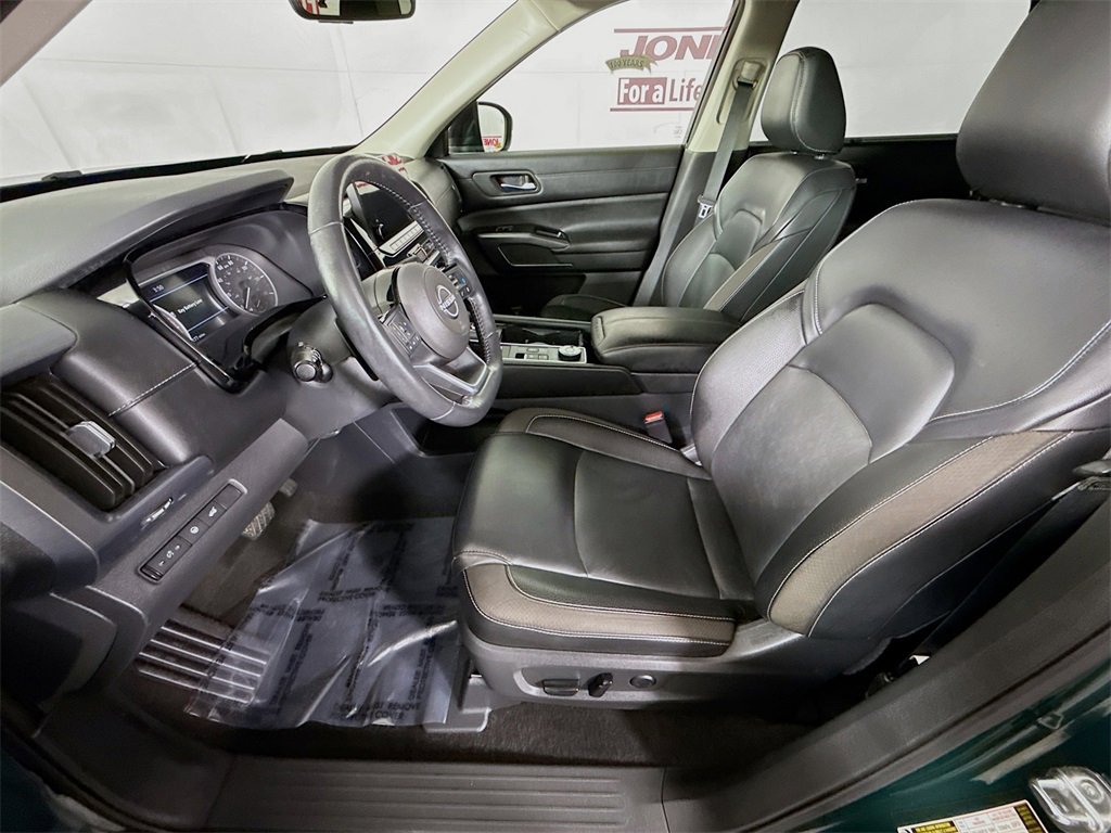 Certified 2023 Nissan Pathfinder SL w/ Black Appearance Package image 25