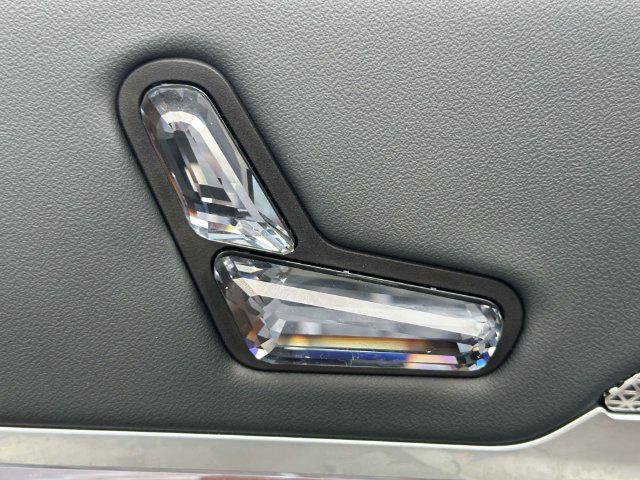 Used 2023 BMW 760i xDrive AWD/4WD image 18