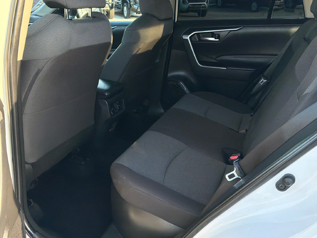 Used 2025 Toyota RAV4 XLE AWD/4WD image 17