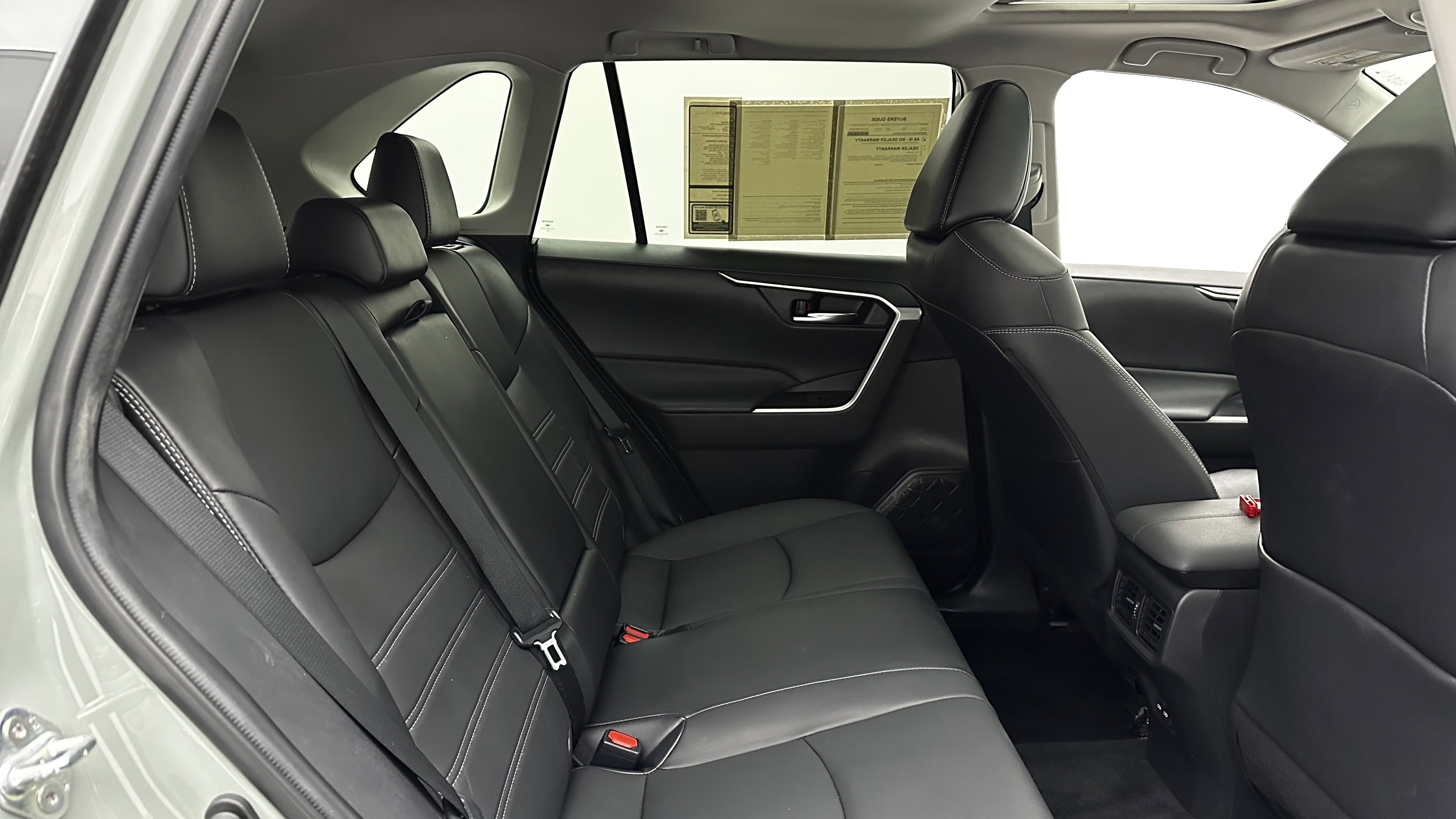 Used 2022 Toyota RAV4 XLE Premium image 34