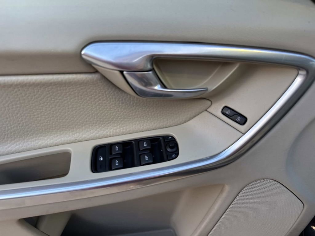 Used 2012 Volvo XC60 T6 image 21
