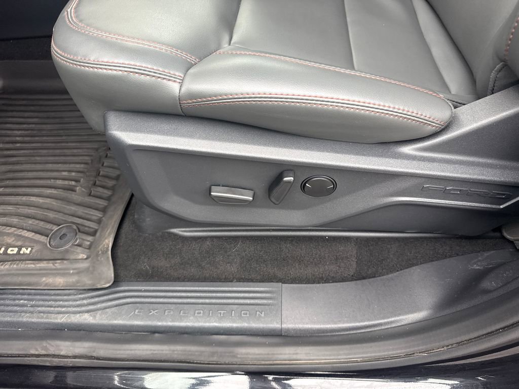 Used 2025 Ford Expedition Max Active AWD/4WD image 38