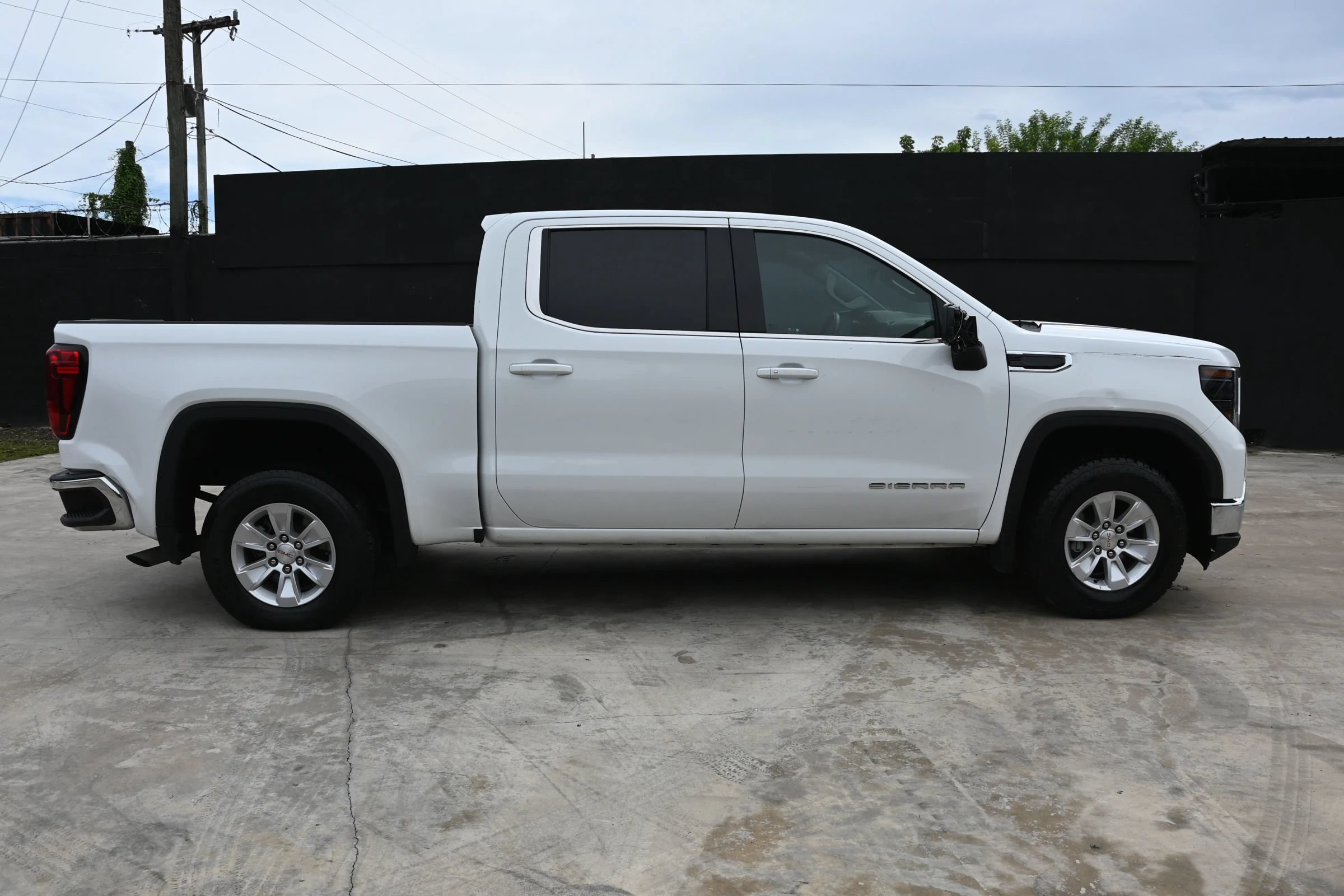 Used 2024 GMC Sierra 1500 SLE w/ Preferred Package RWD image 7