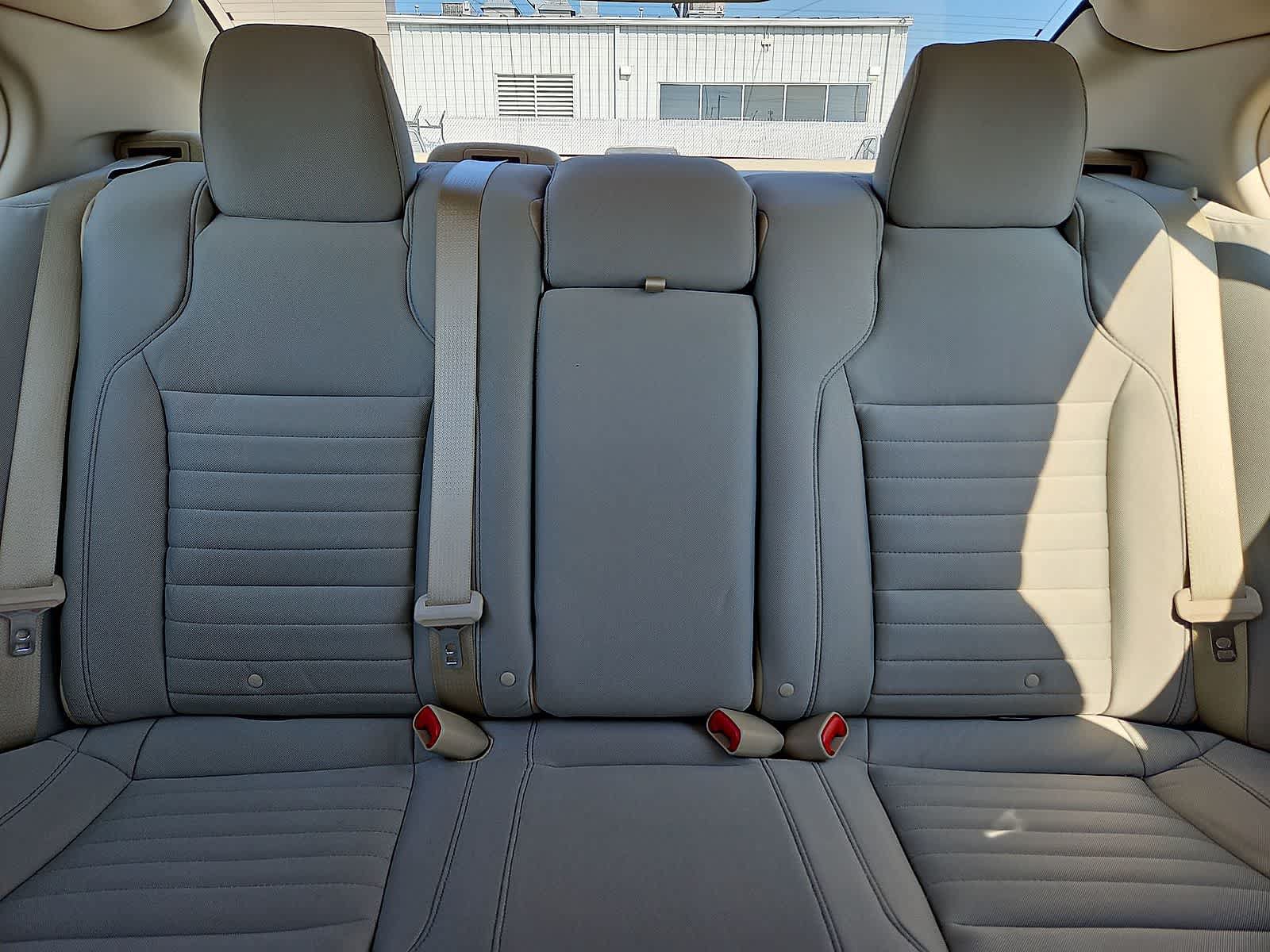 Used 2018 Ford Taurus SE FWD image 14