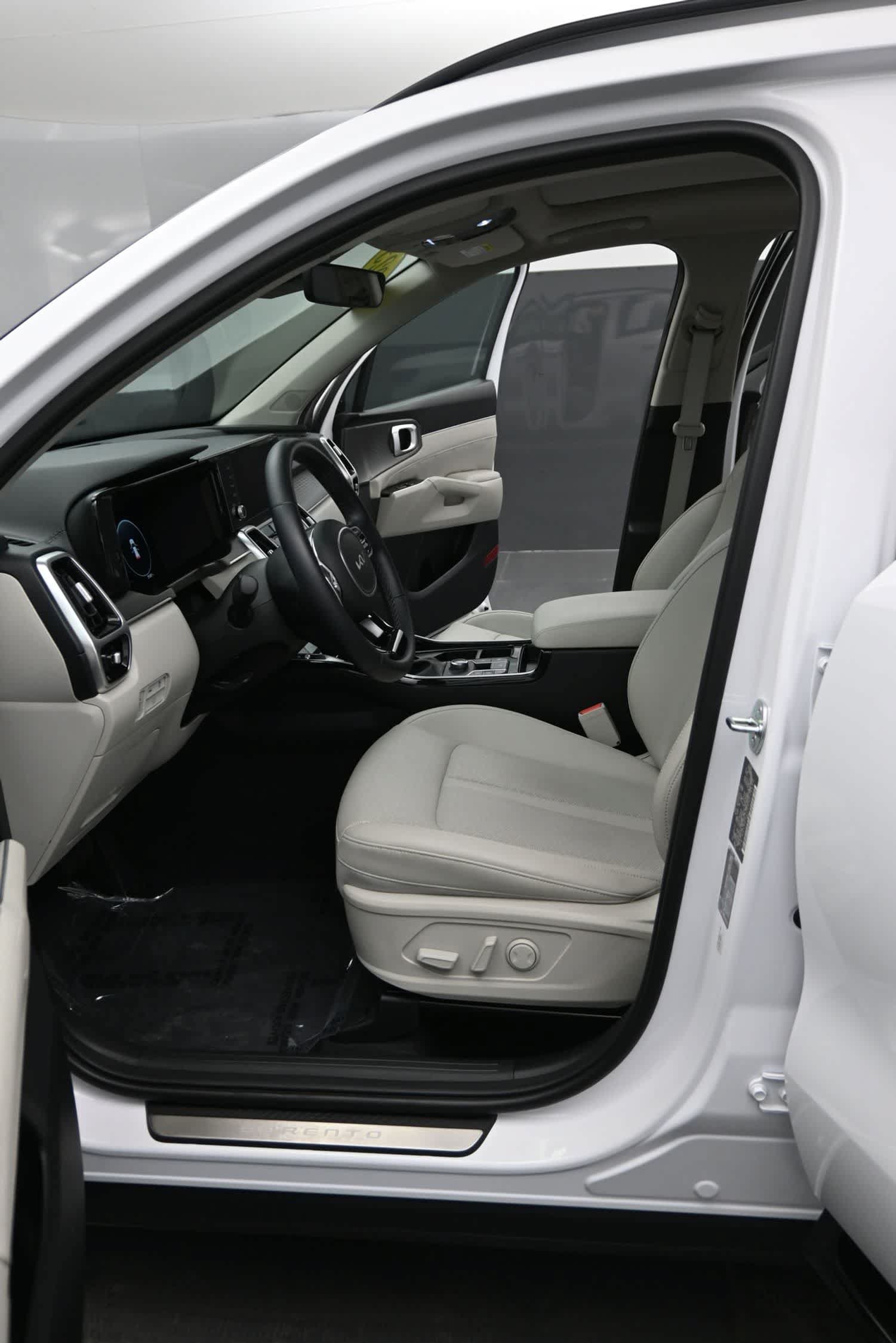 Used 2023 Kia Sorento SX AWD/4WD image 16