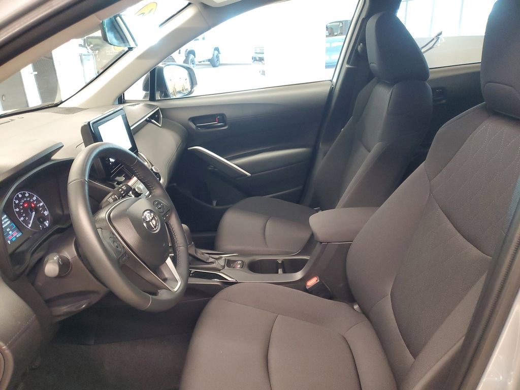 Used 2025 Toyota Corolla Cross LE image 14
