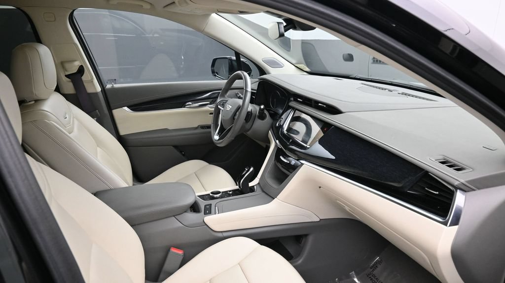Certified 2023 Cadillac XT6 Premium Luxury FWD image 2