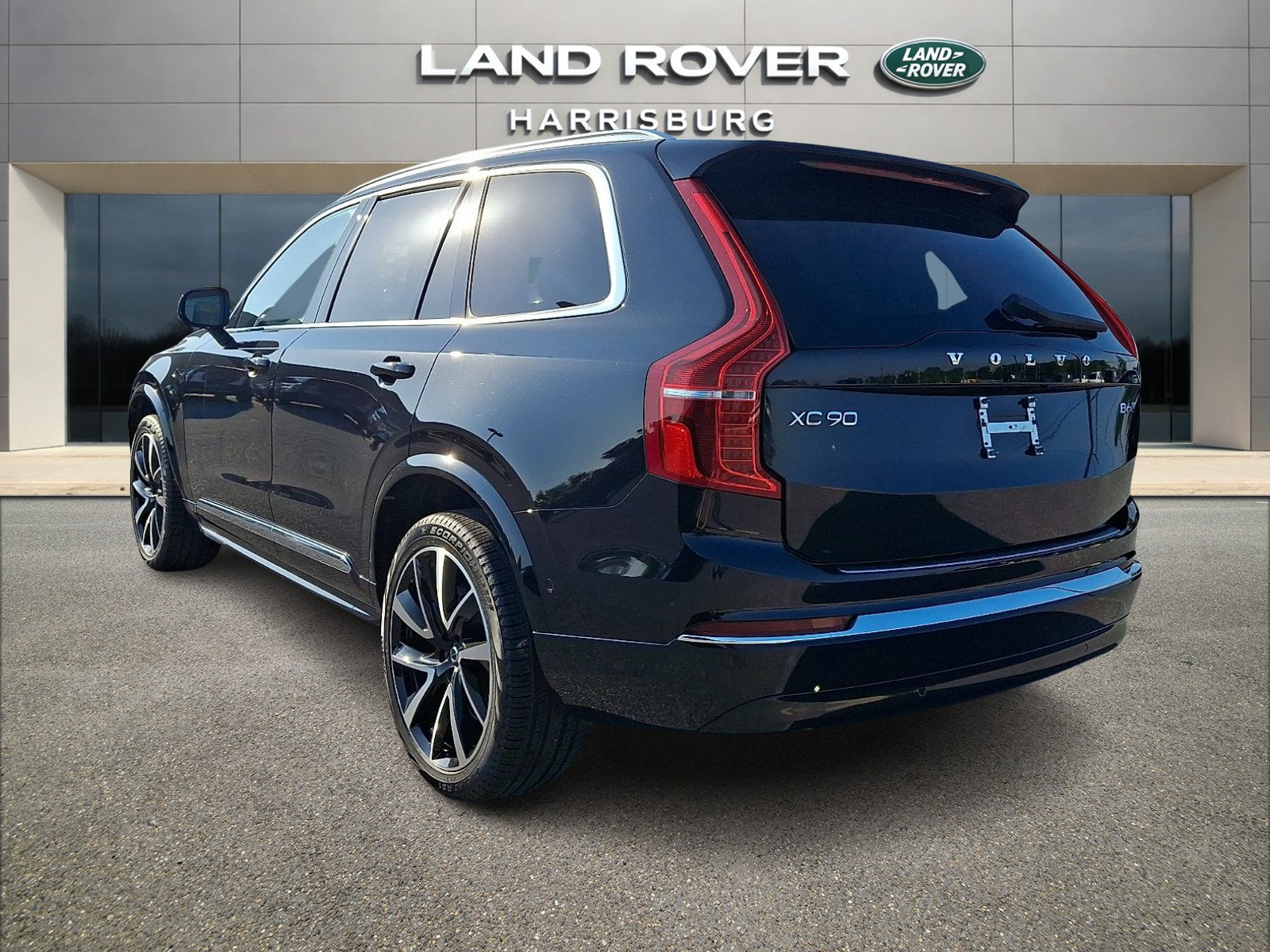 Used 2023 Volvo XC90 B6 Plus w/ Protection Package Premier AWD/4WD image 4