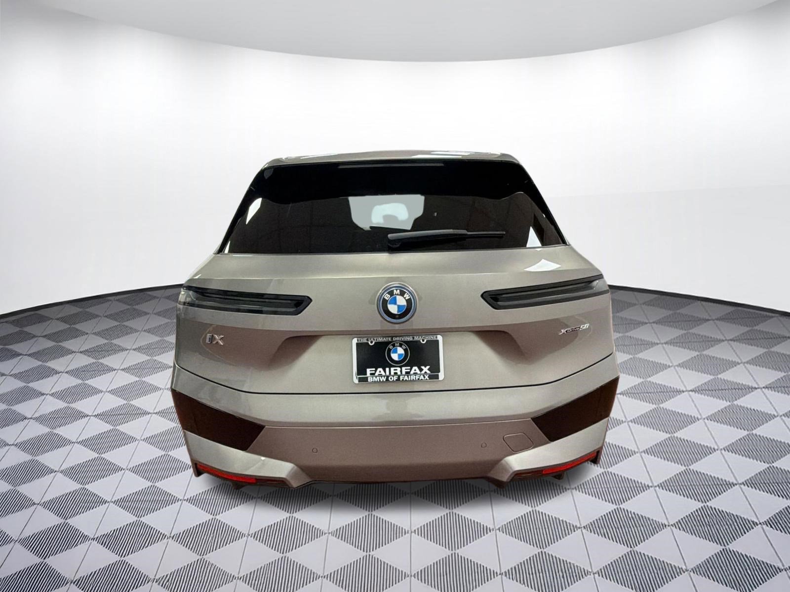 Used 2023 BMW iX xDrive50 w/ Premium Package image 9