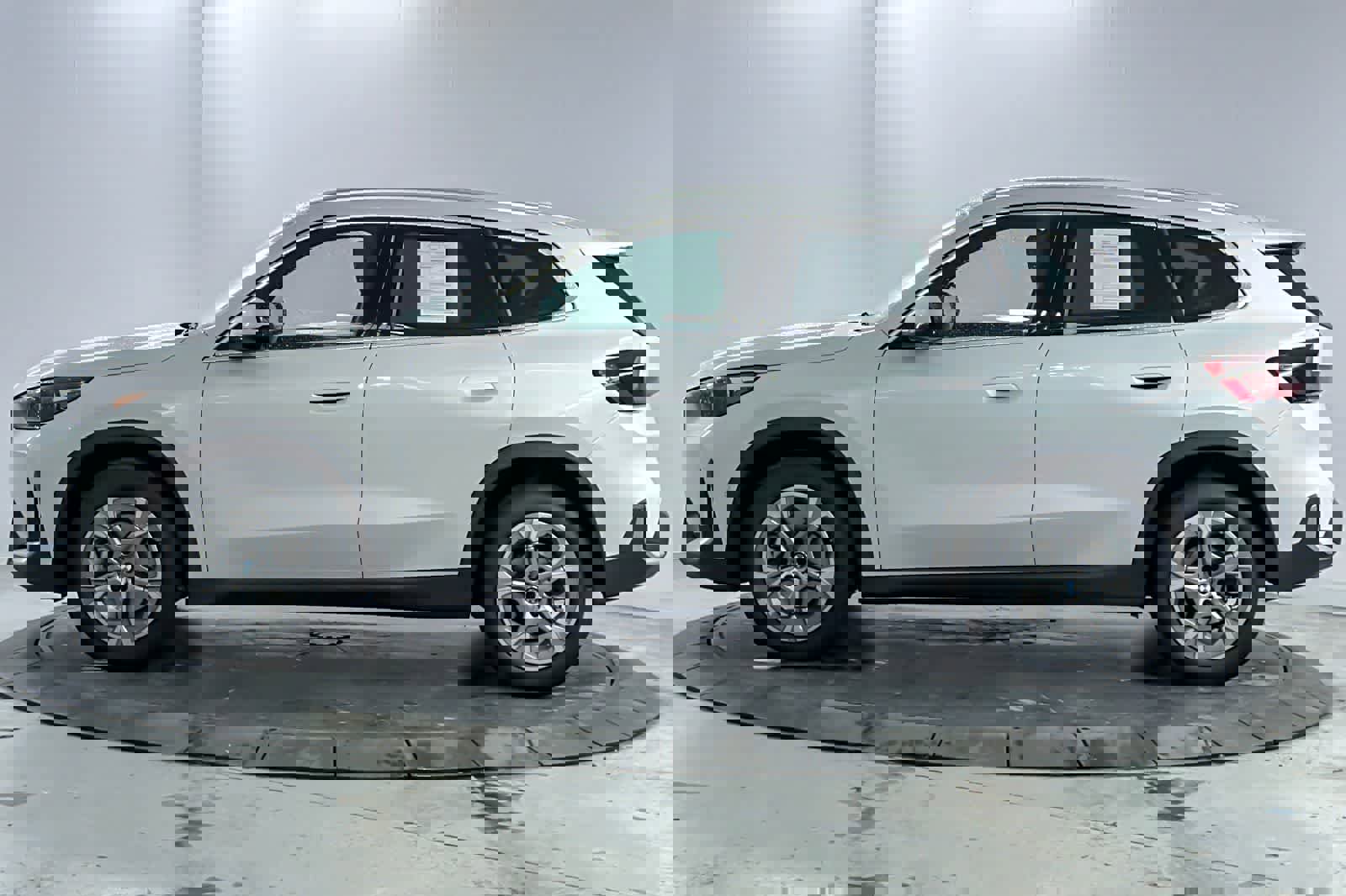 Certified 2023 BMW X1 xDrive28i w/ Convenience Package AWD/4WD image 5