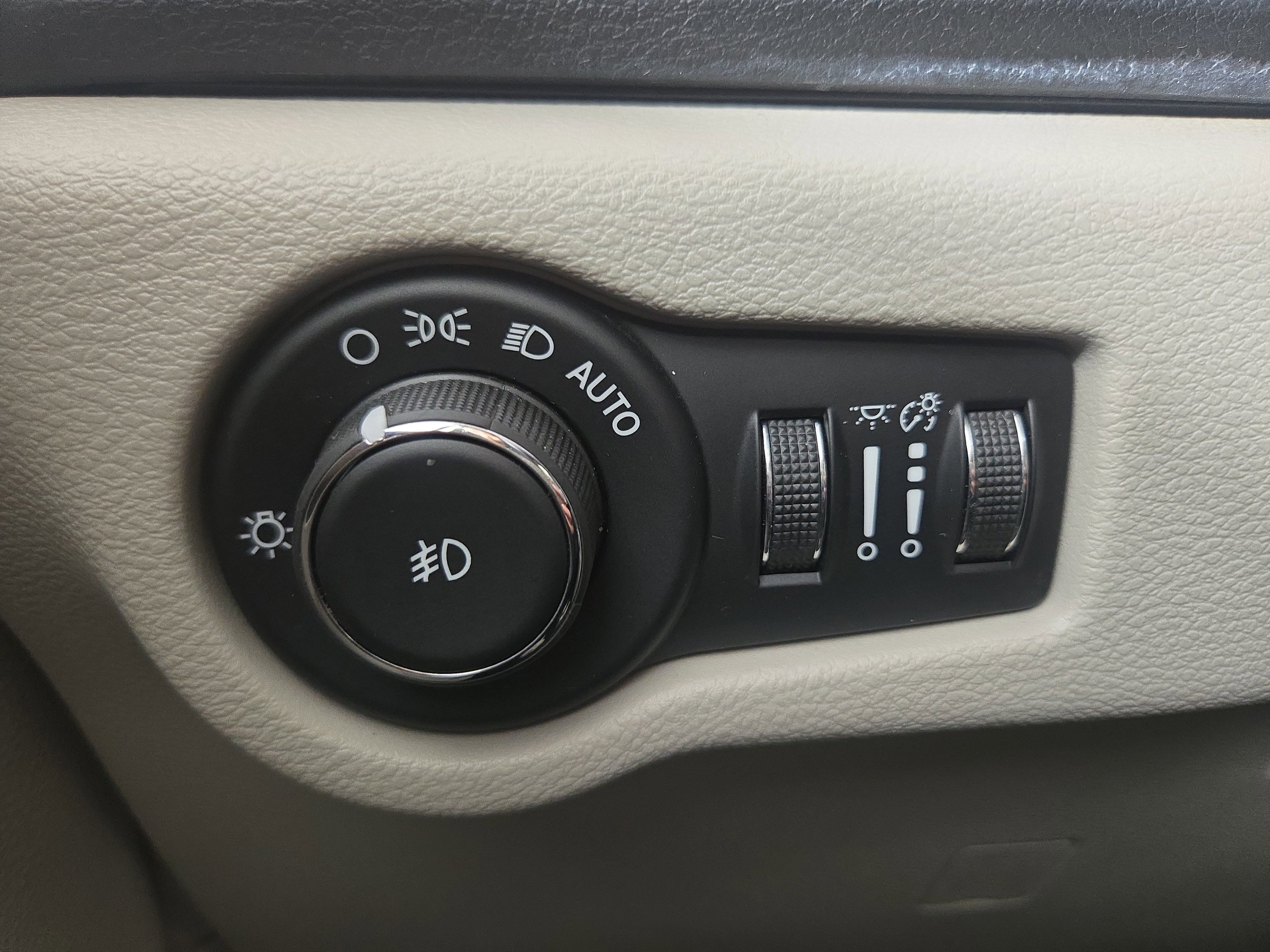 Used 2017 Chrysler Pacifica Touring-L Plus FWD image 27