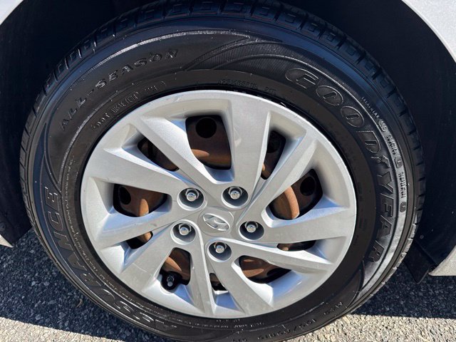 Used 2019 Hyundai Elantra SE w/ Cargo Package FWD image 8