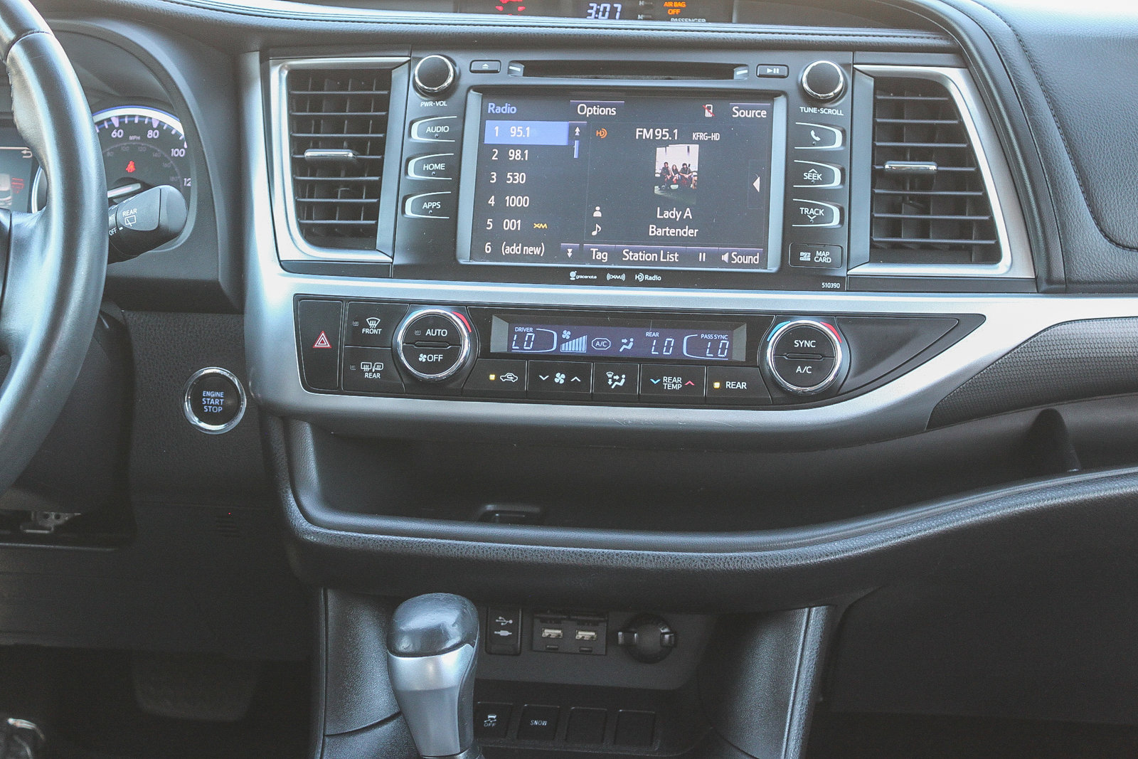 Used 2019 Toyota Highlander SE image 15
