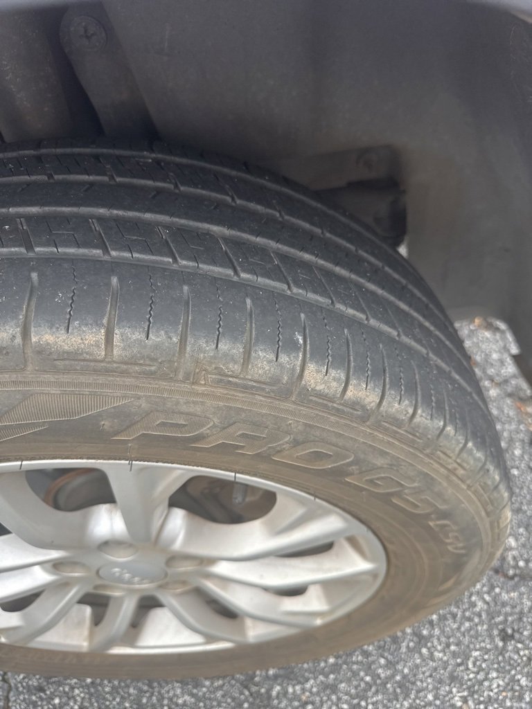 Used 2019 Jeep Cherokee Latitude w/ Popular Appearance Group image 8