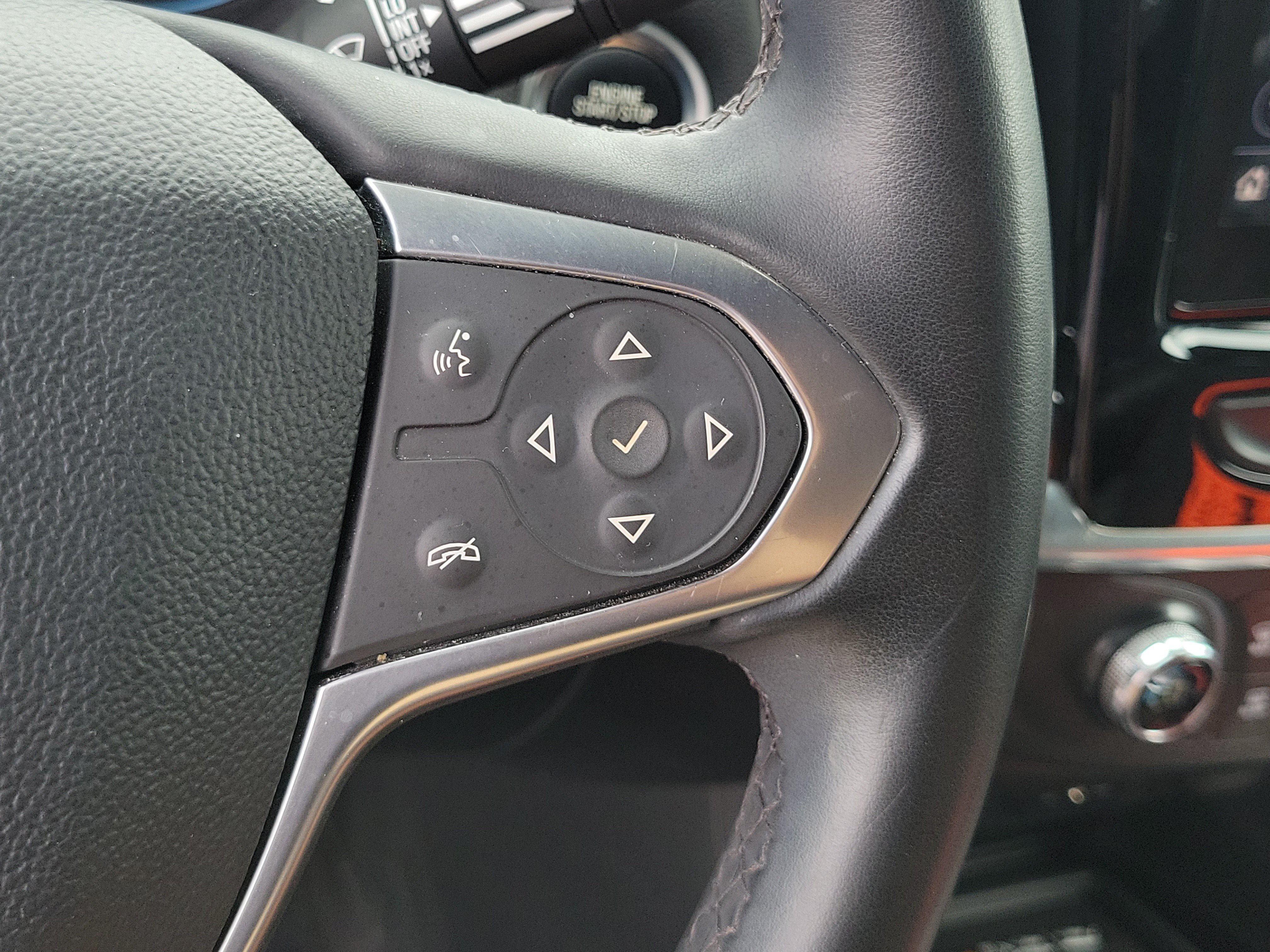 Used 2023 Chevrolet Traverse LT FWD image 23