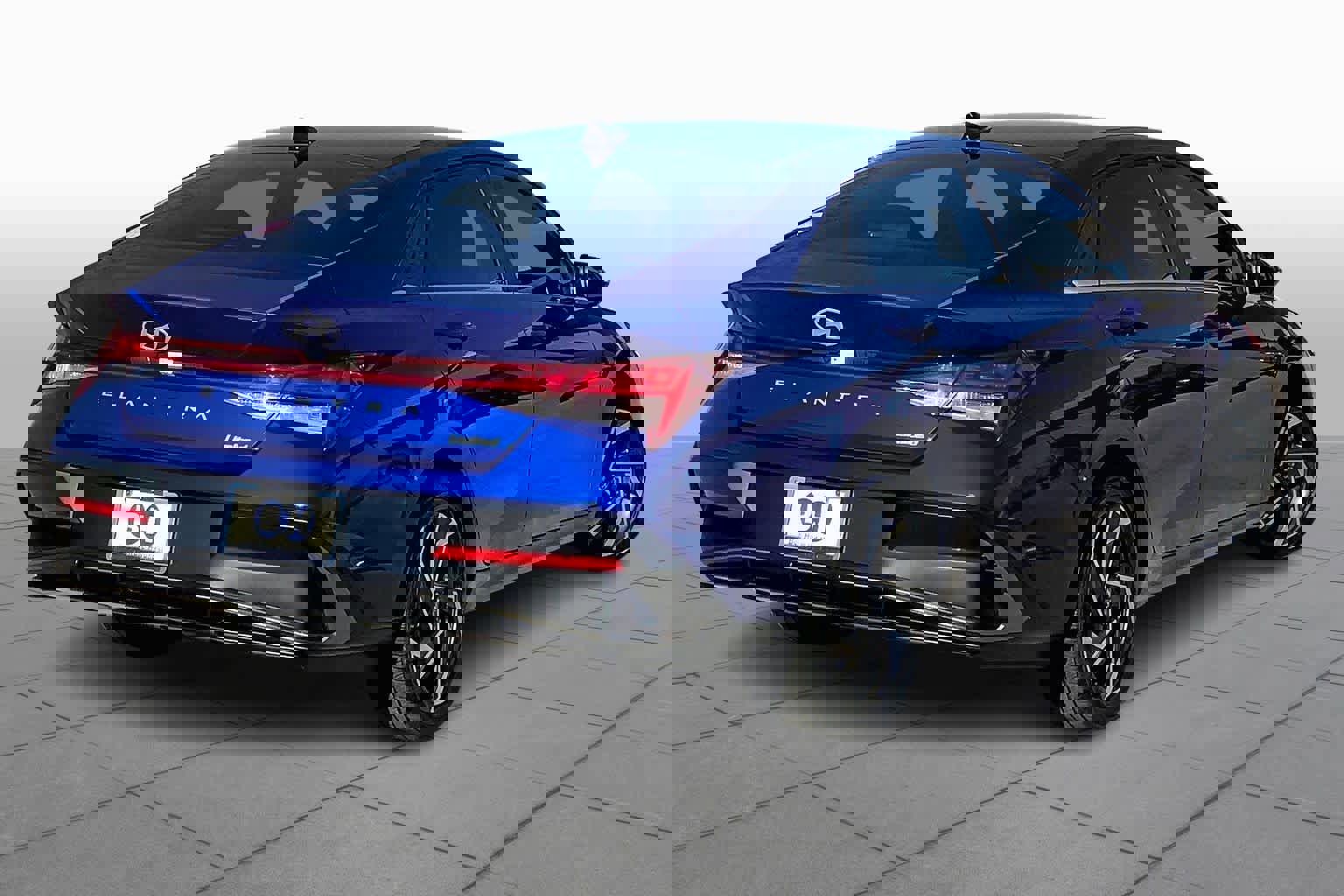 Used 2025 Hyundai Elantra Limited image 13