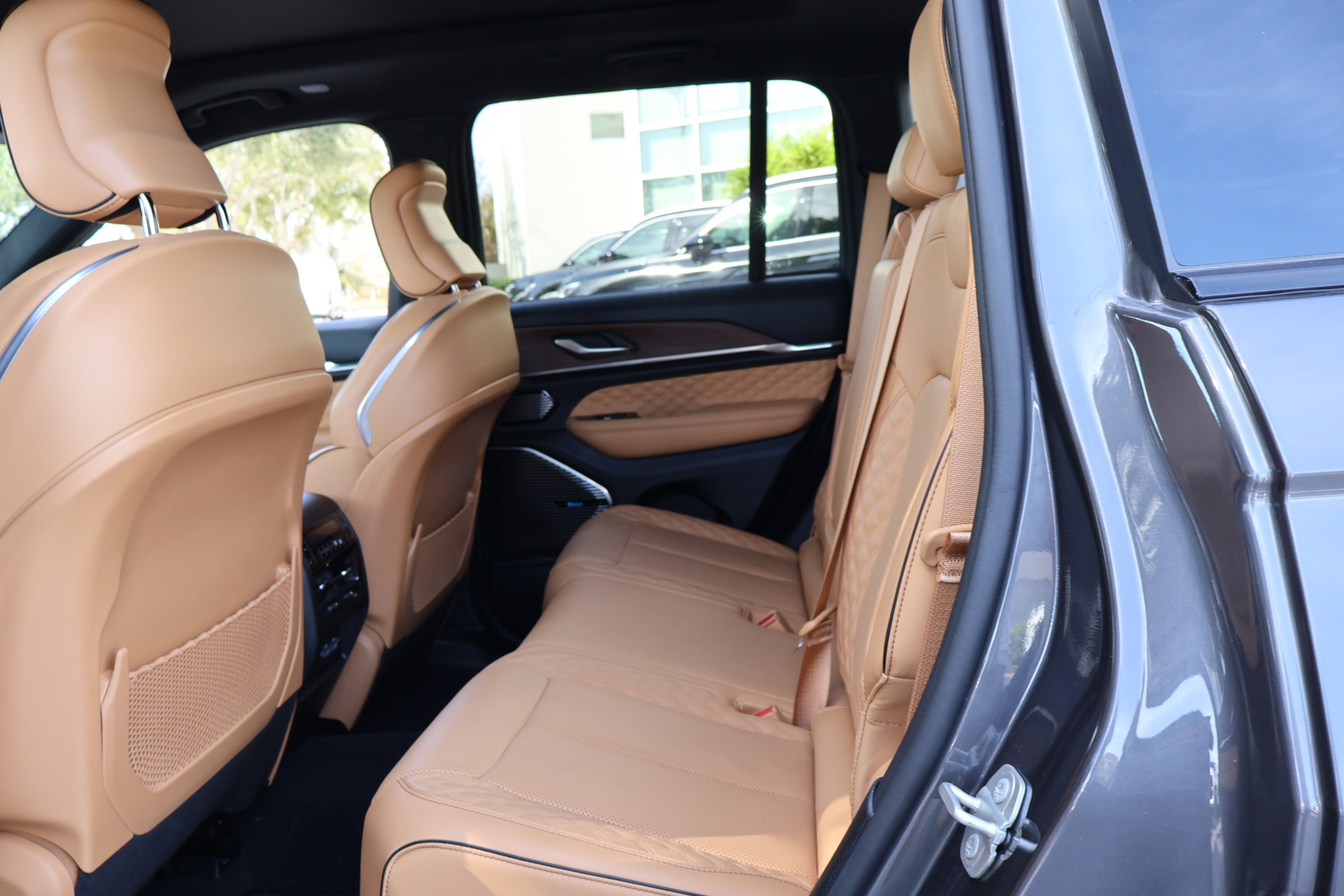 Used 2023 Jeep Grand Cherokee Summit image 14