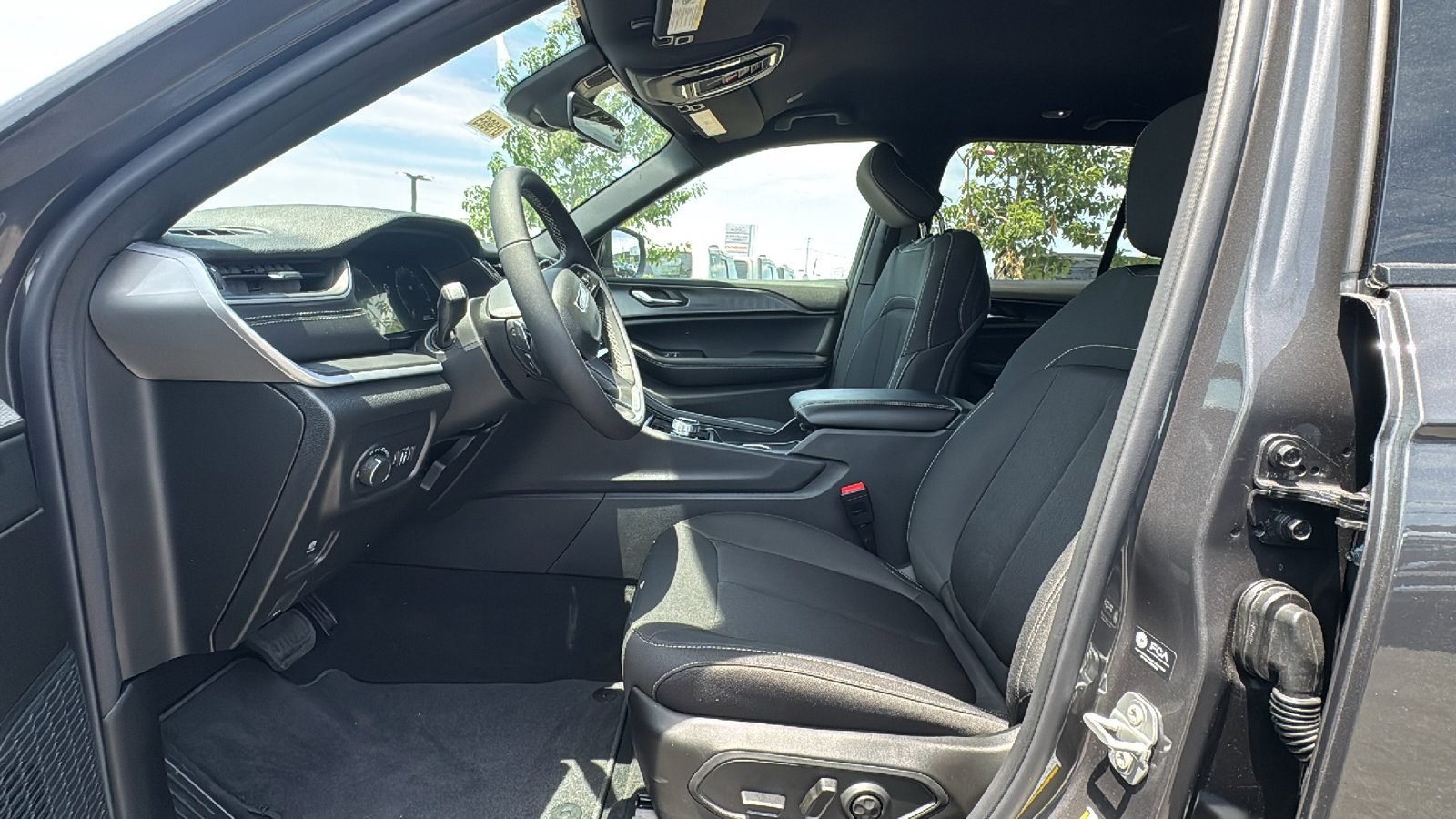 New 2026 Jeep Grand Cherokee Laredo RWD image 9