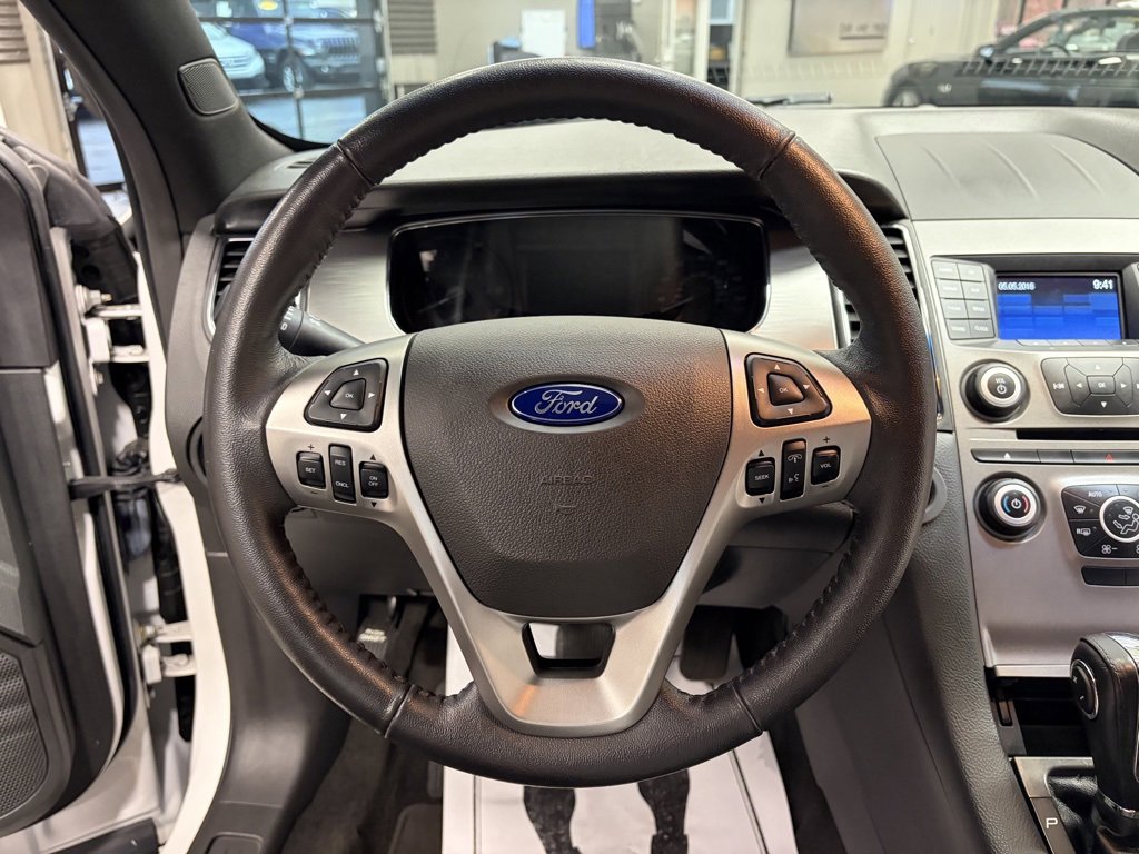 Used 2018 Ford Taurus SEL image 10