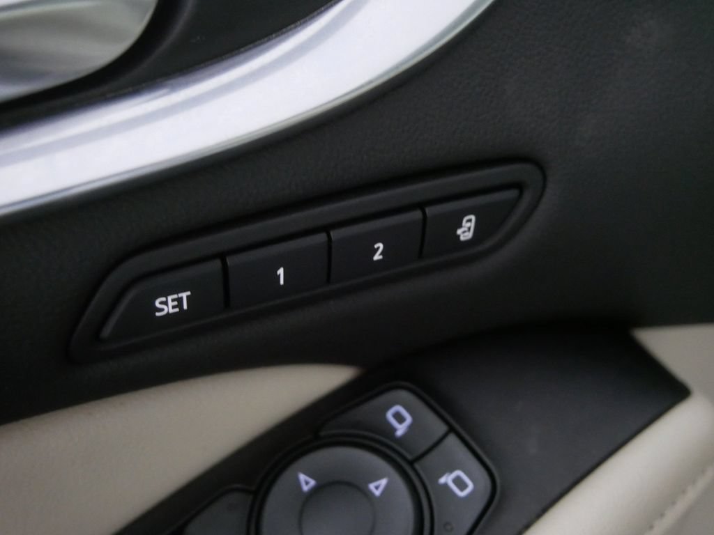 Used 2019 Buick Enclave Premium w/ Experience Buick Package AWD/4WD image 17