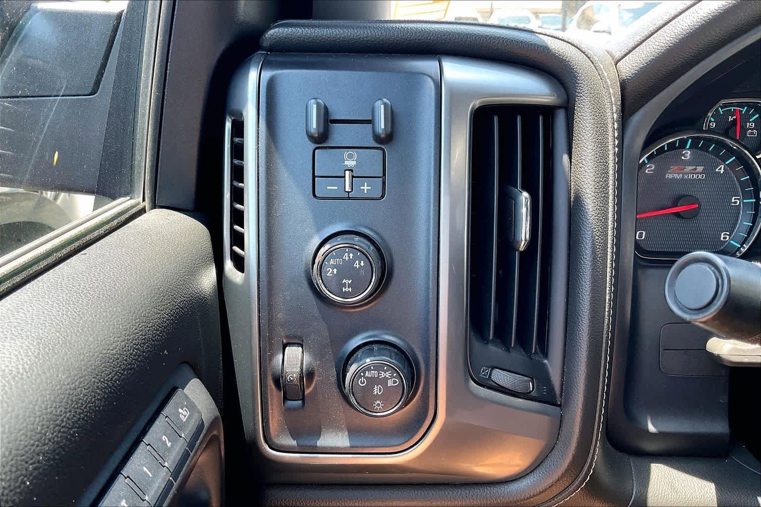 Used 2016 Chevrolet Silverado 1500 LTZ Z71 AWD/4WD image 32