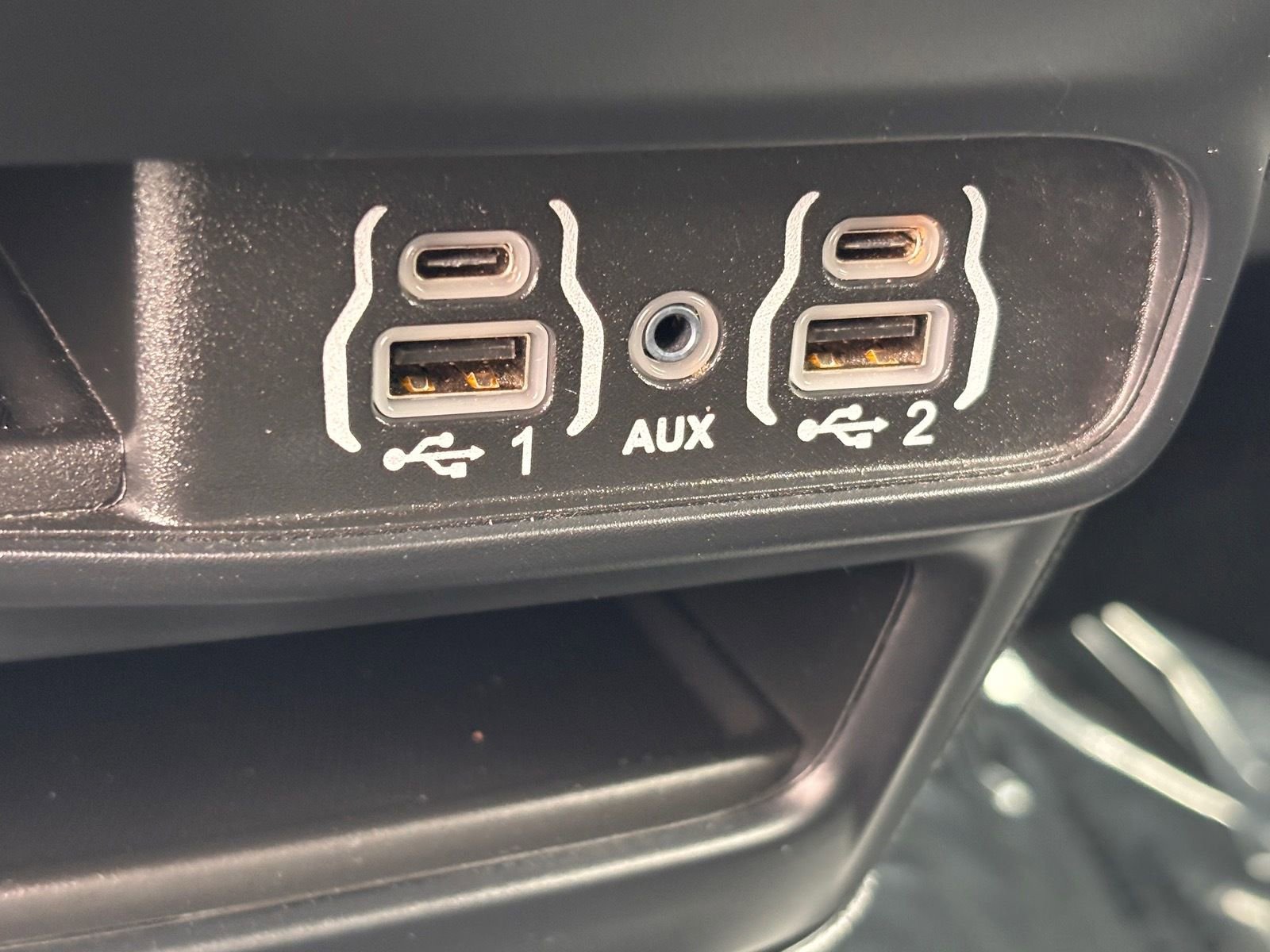 Used 2024 Chrysler Pacifica Touring FWD image 32