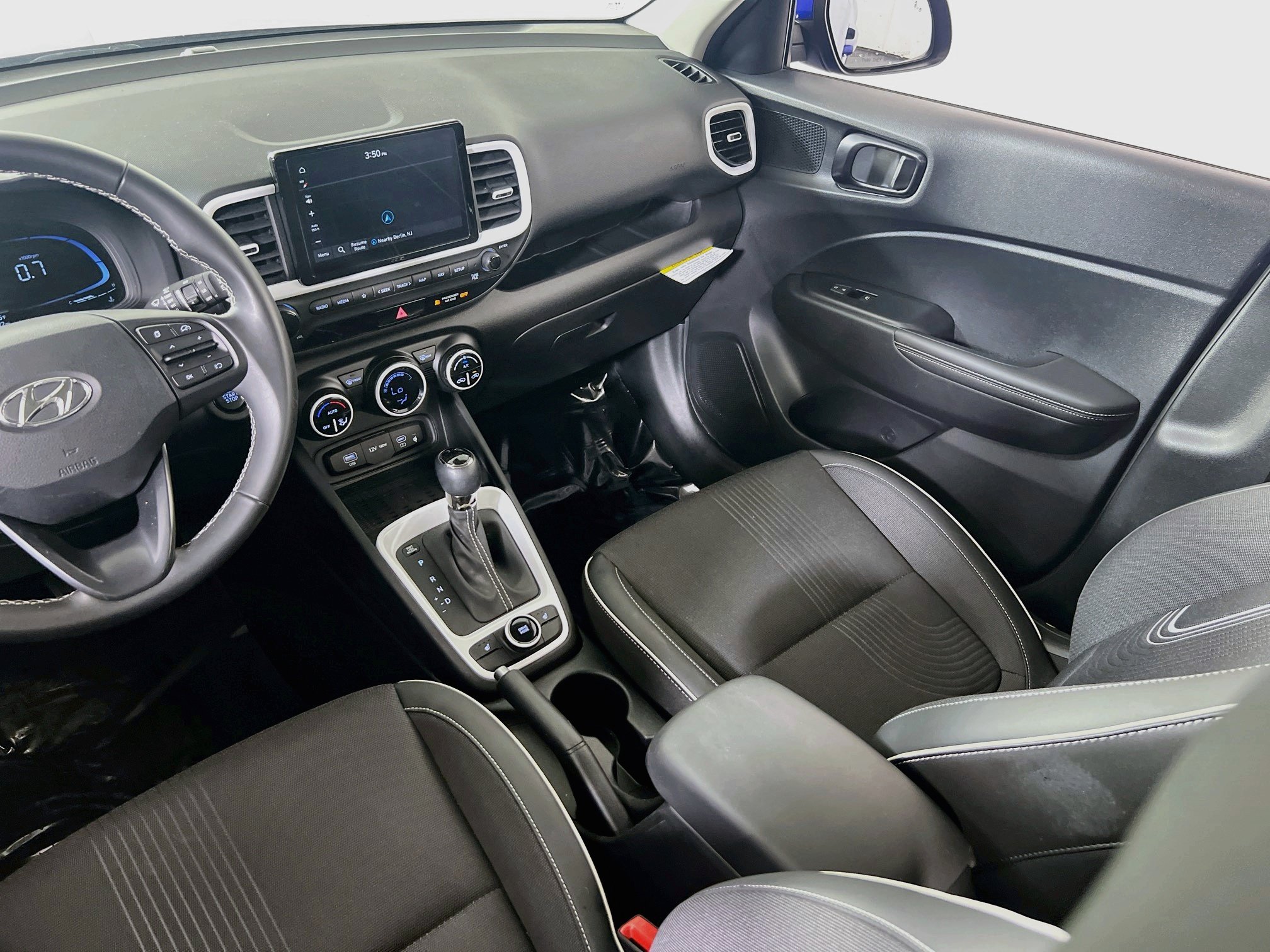 Used 2024 Hyundai Venue Limited FWD image 22