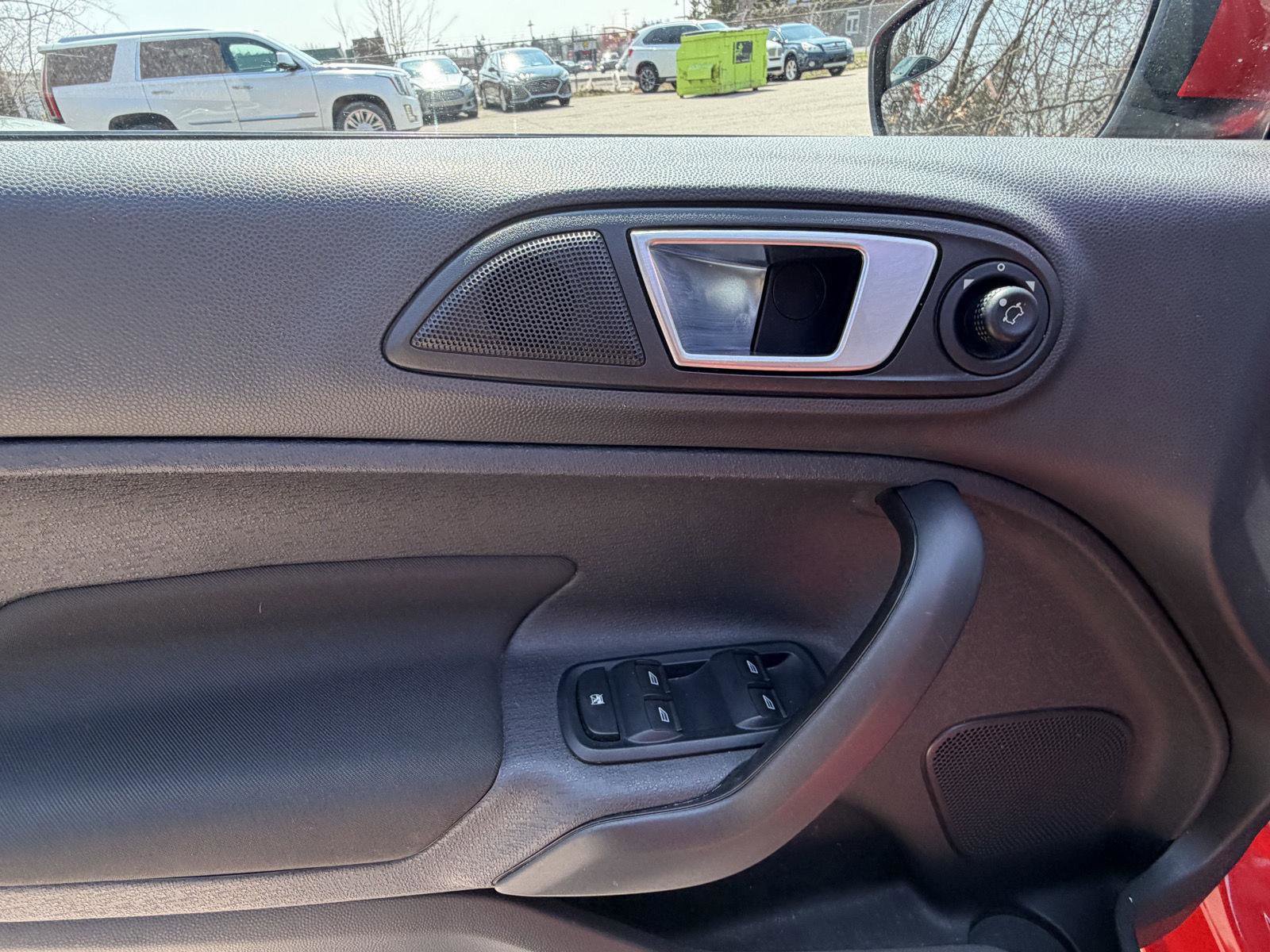 Used 2015 Ford Fiesta SE w/ Comfort Package image 9