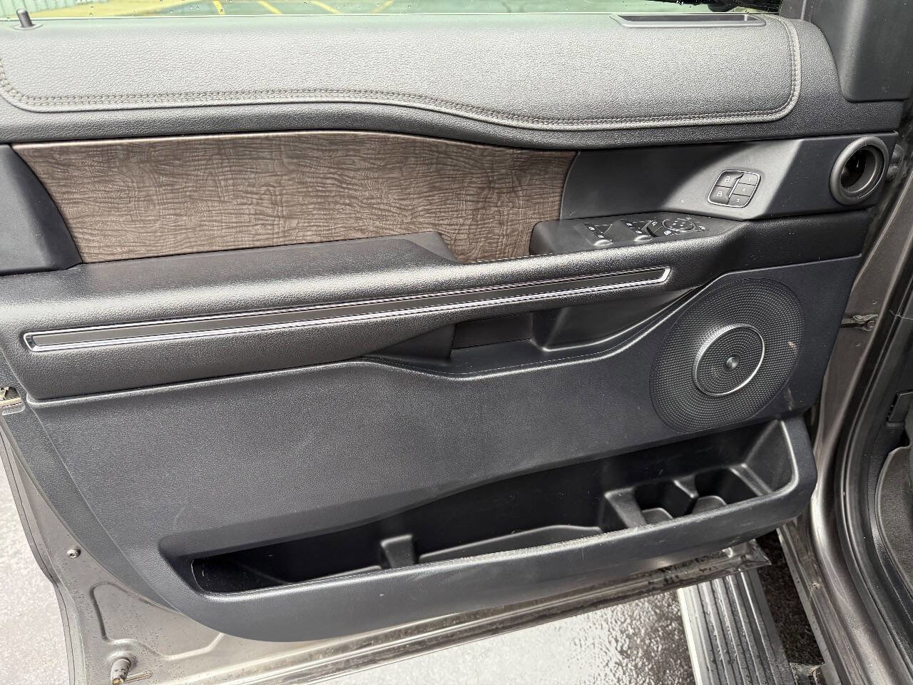 Used 2020 Ford Expedition Limited w/ Equipment Group 302A image 13