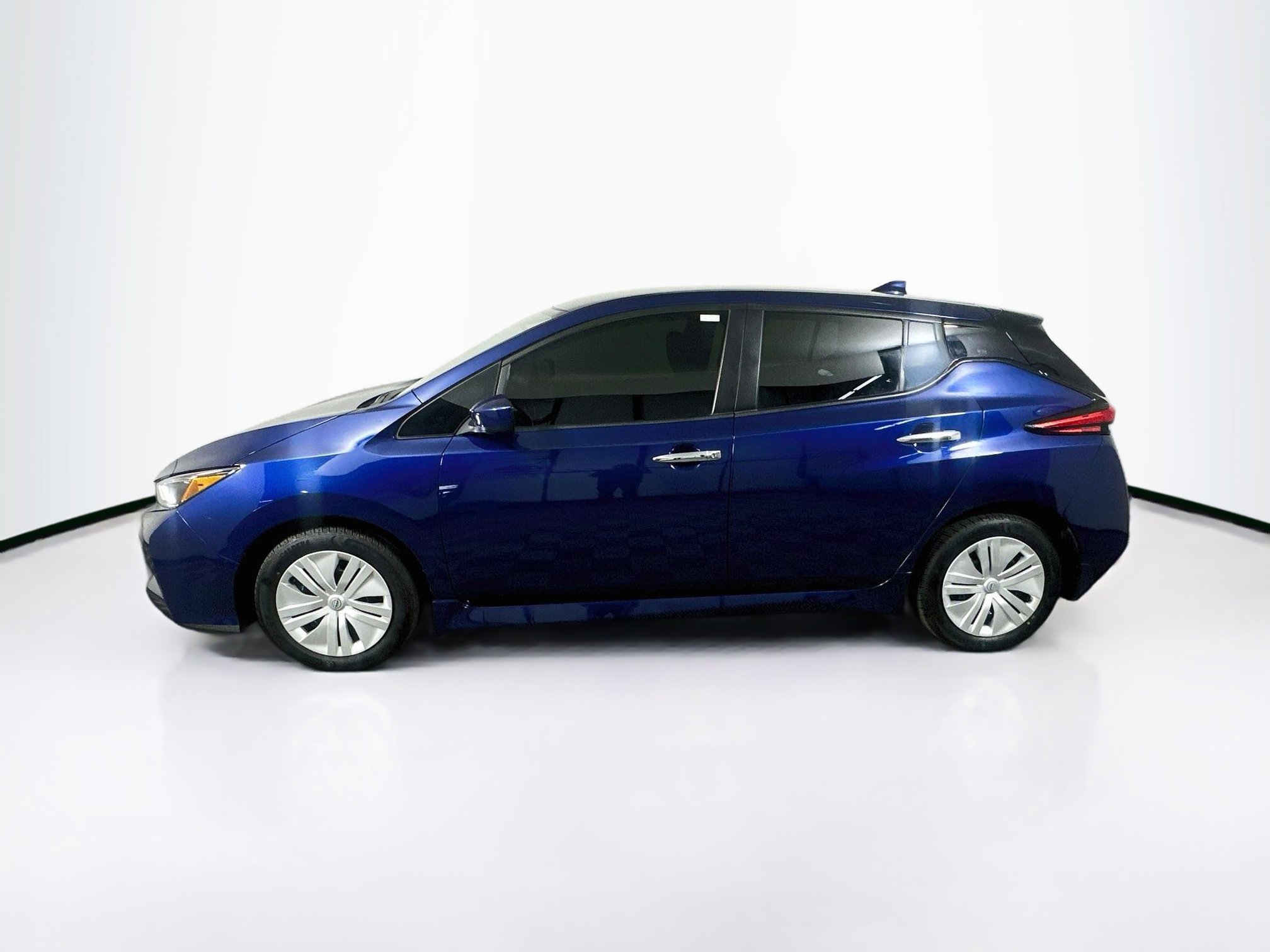 Used 2024 Nissan Leaf S FWD image 4