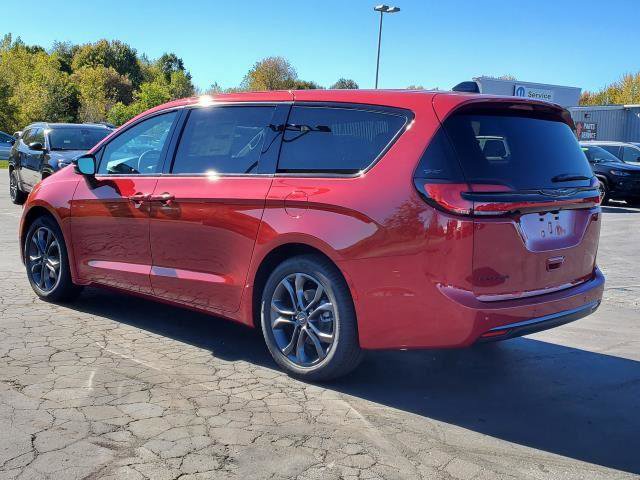 New 2026 Chrysler Pacifica Select image 4