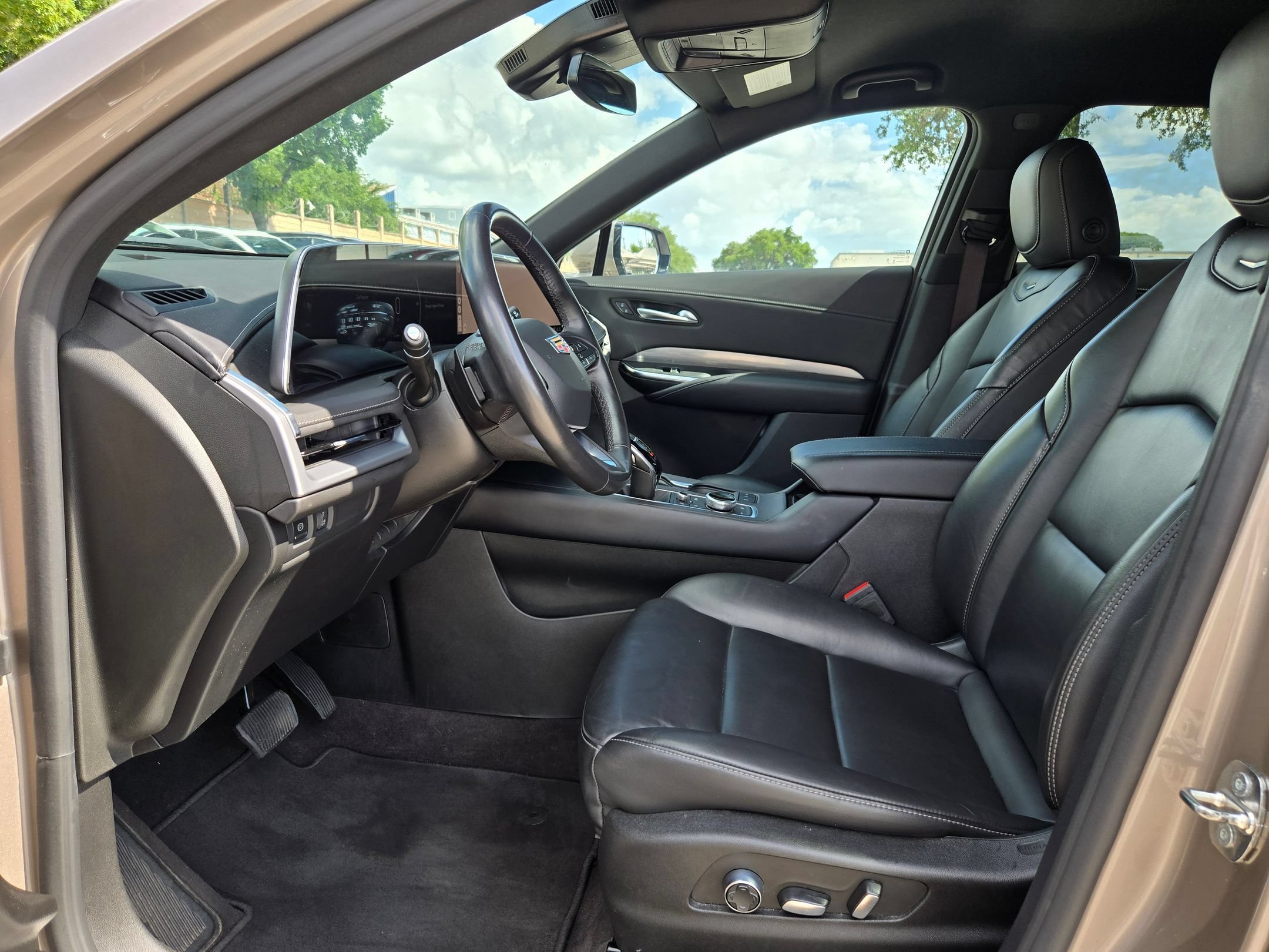 Used 2024 Cadillac XT4 Premium Luxury FWD image 10