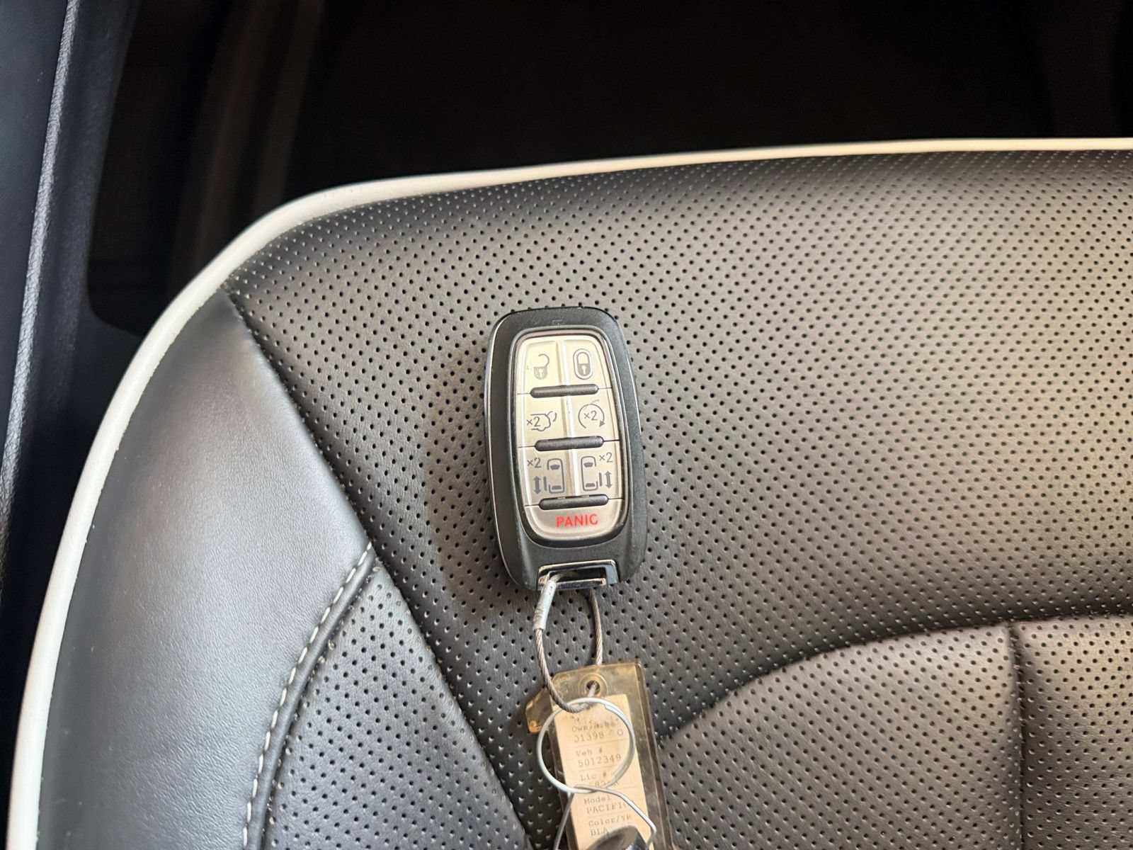 Used 2025 Chrysler Pacifica Limited FWD image 18