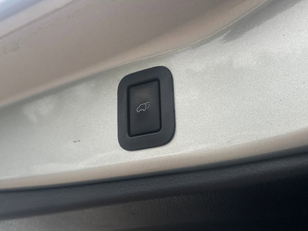 Used 2017 Toyota Highlander XLE AWD/4WD image 8