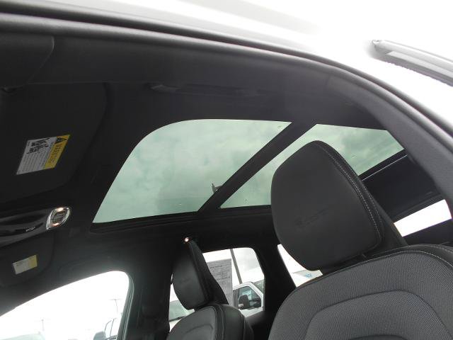 Used 2020 Volvo XC60 T6 R-Design w/ Protection Package Premier AWD/4WD image 11