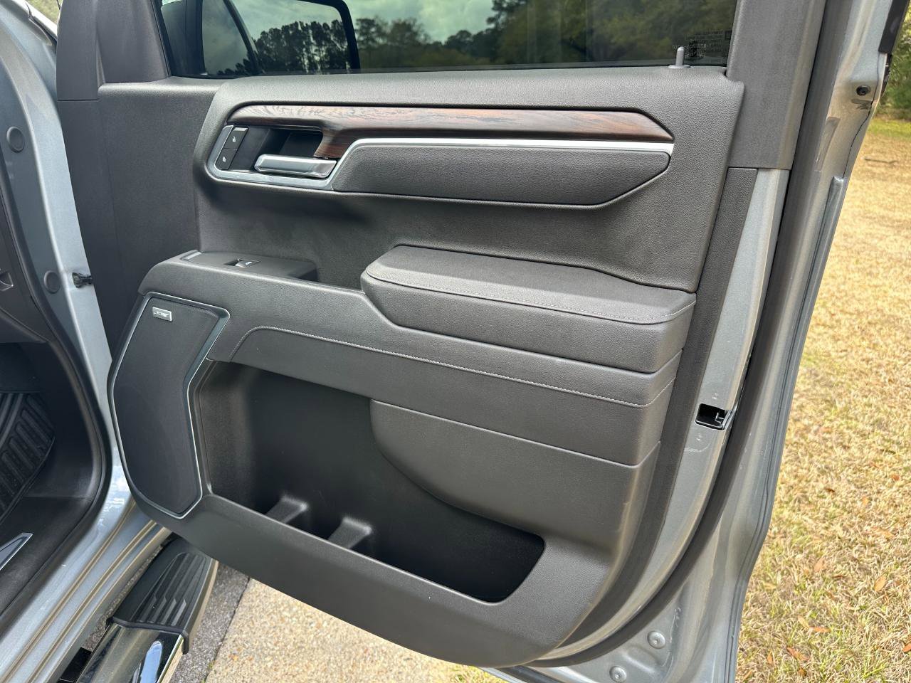 Used 2025 GMC Sierra 1500 SLT w/ SLT Premium Package image 25