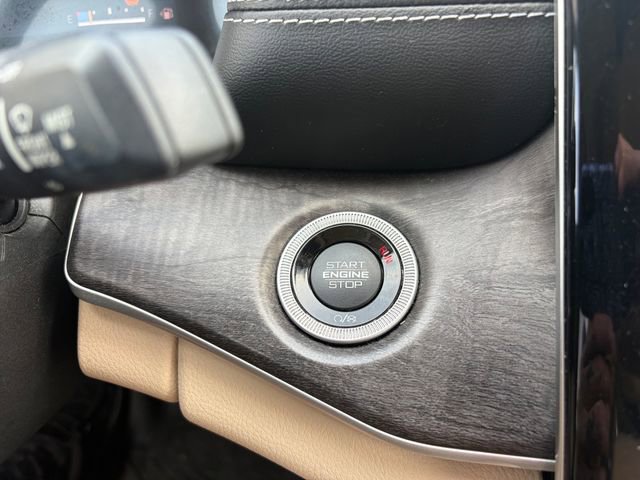 Used 2021 Jeep Grand Cherokee L Limited w/ Luxury Tech Group II image 2