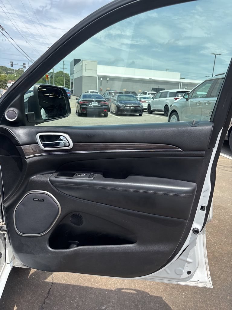 Used 2018 Jeep Grand Cherokee Overland w/ Interior Metal Package AWD/4WD image 23