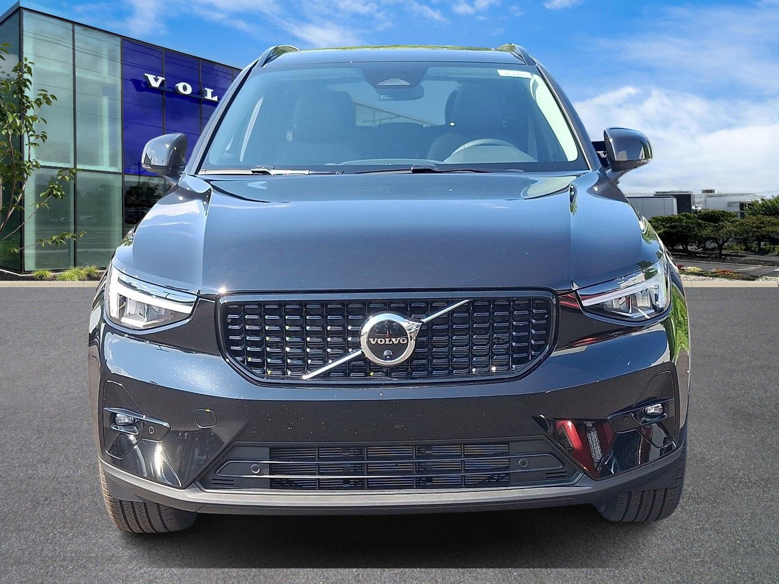 New 2026 Volvo XC40 B5 Plus w/ Protection Package Premier image 2