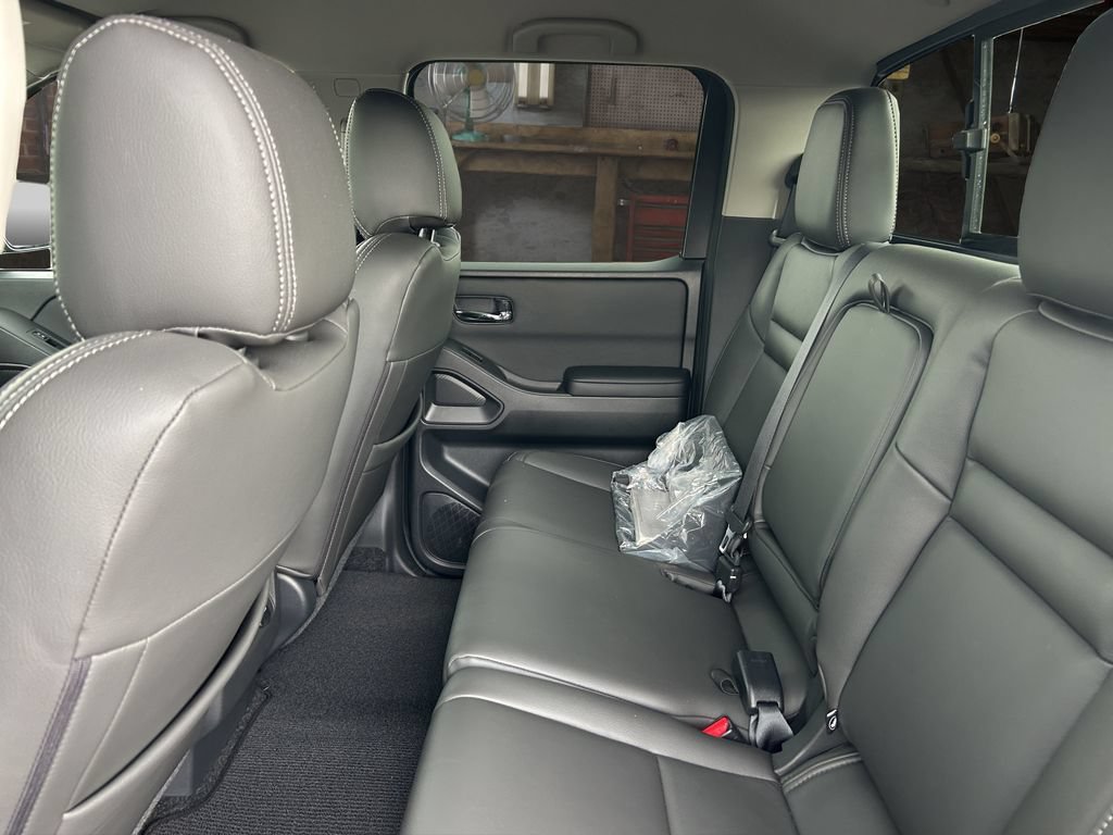 Used 2025 Nissan Frontier SV w/ SV Convenience Package RWD image 14