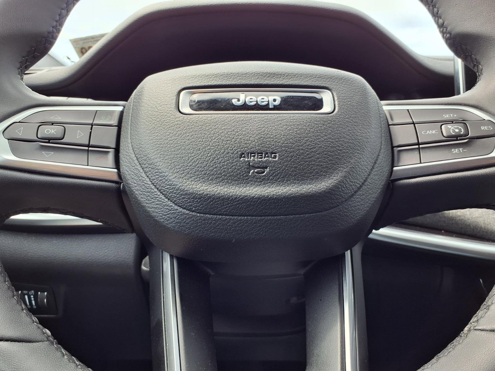 Certified 2024 Jeep Compass Latitude AWD/4WD image 12