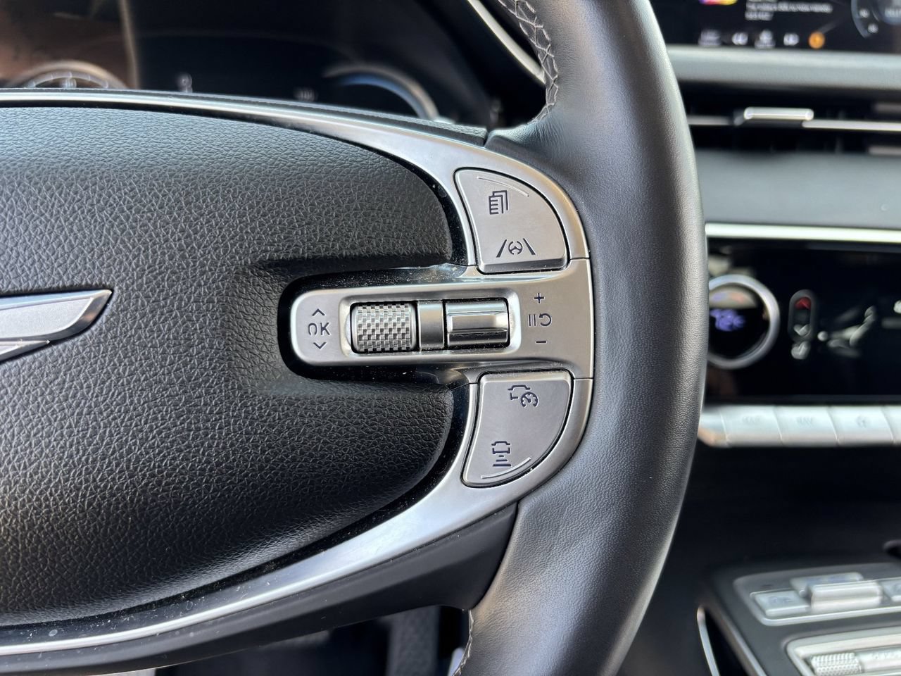 Used 2025 Genesis GV70 2.5T AWD/4WD image 28