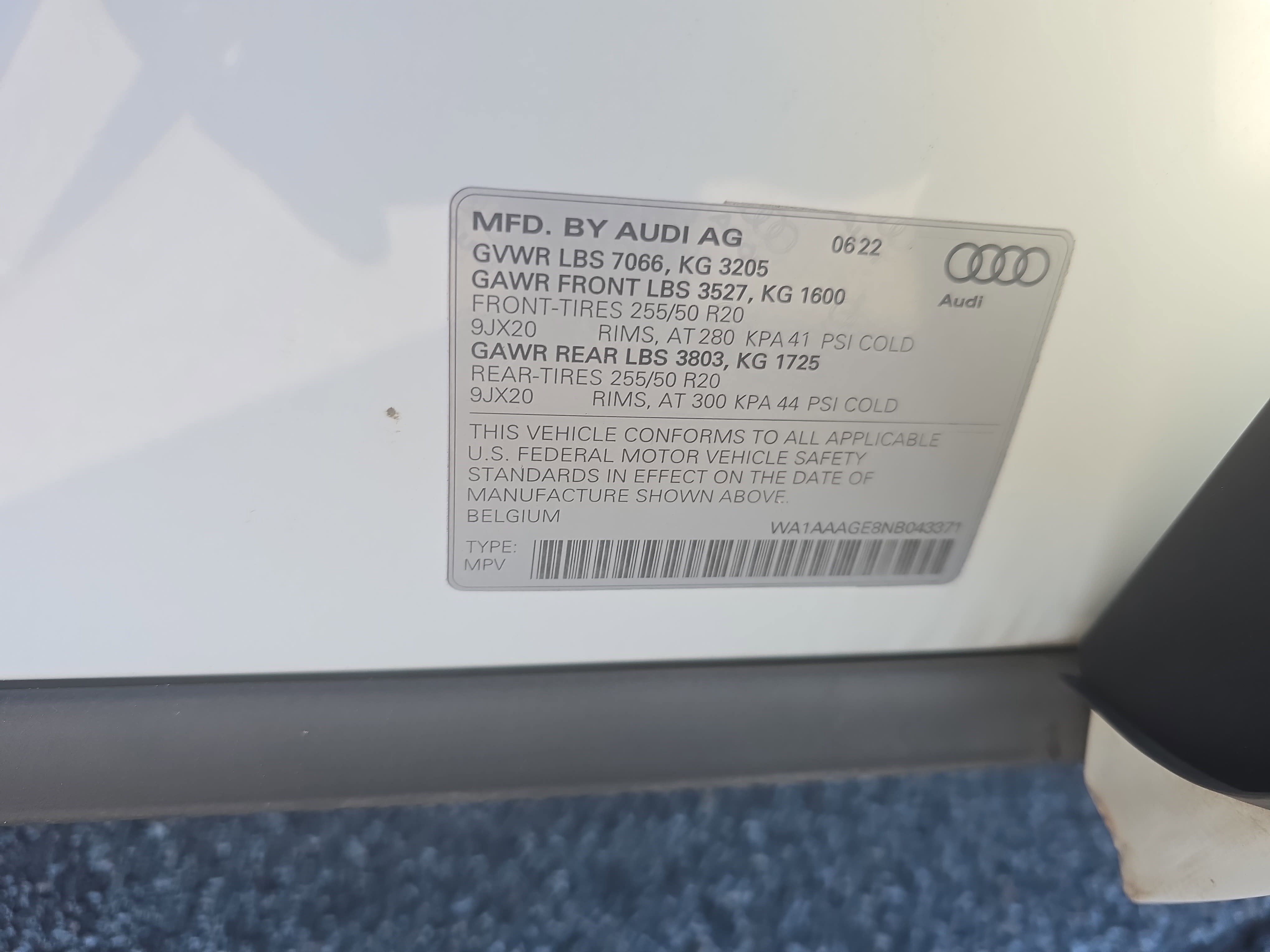 Certified 2022 Audi e-tron Premium image 34