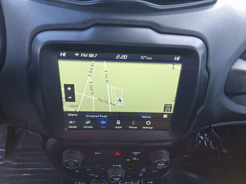 Used 2023 Jeep Renegade Latitude AWD/4WD image 13