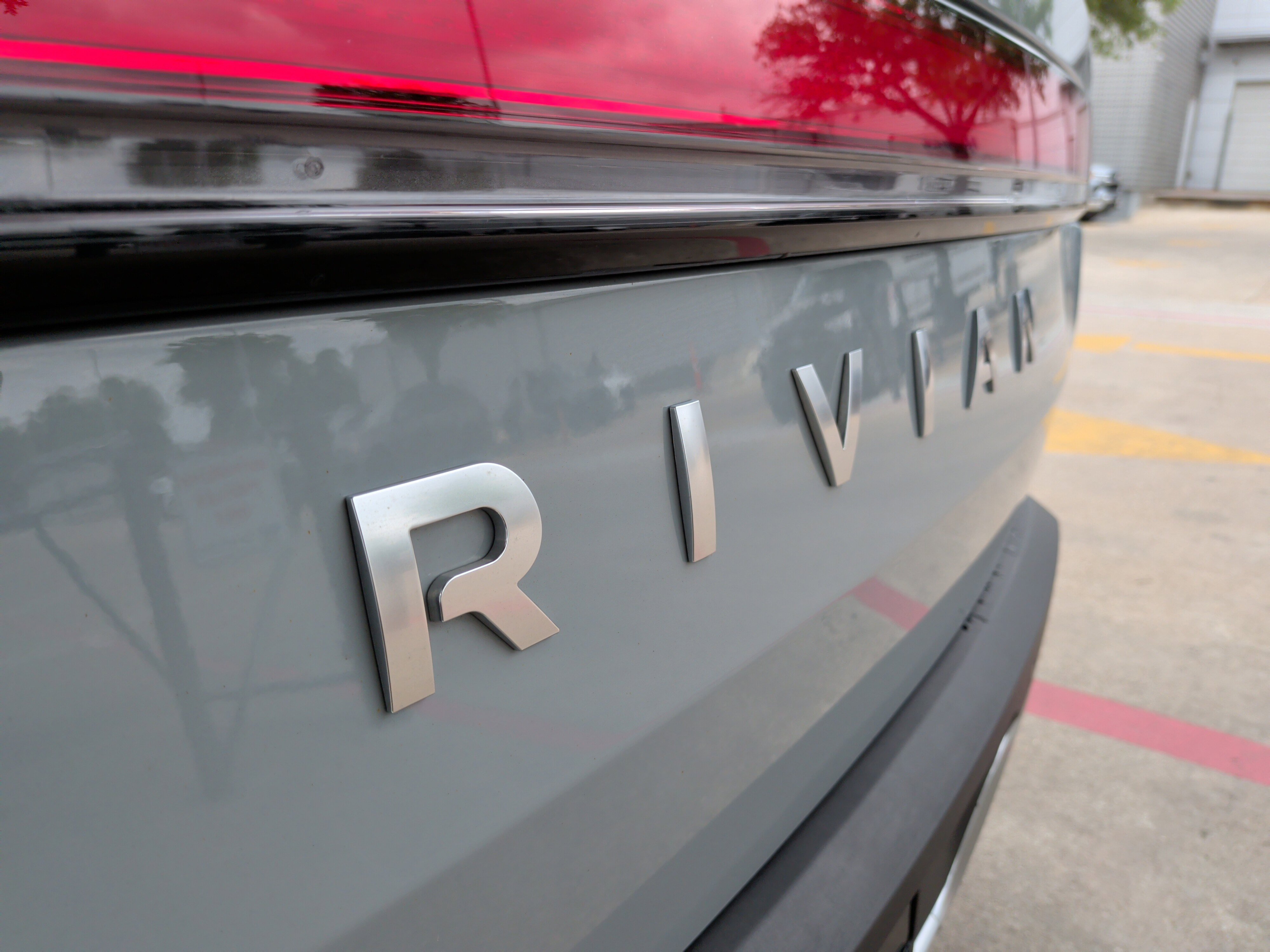 Used 2024 Rivian R1T Adventure image 39