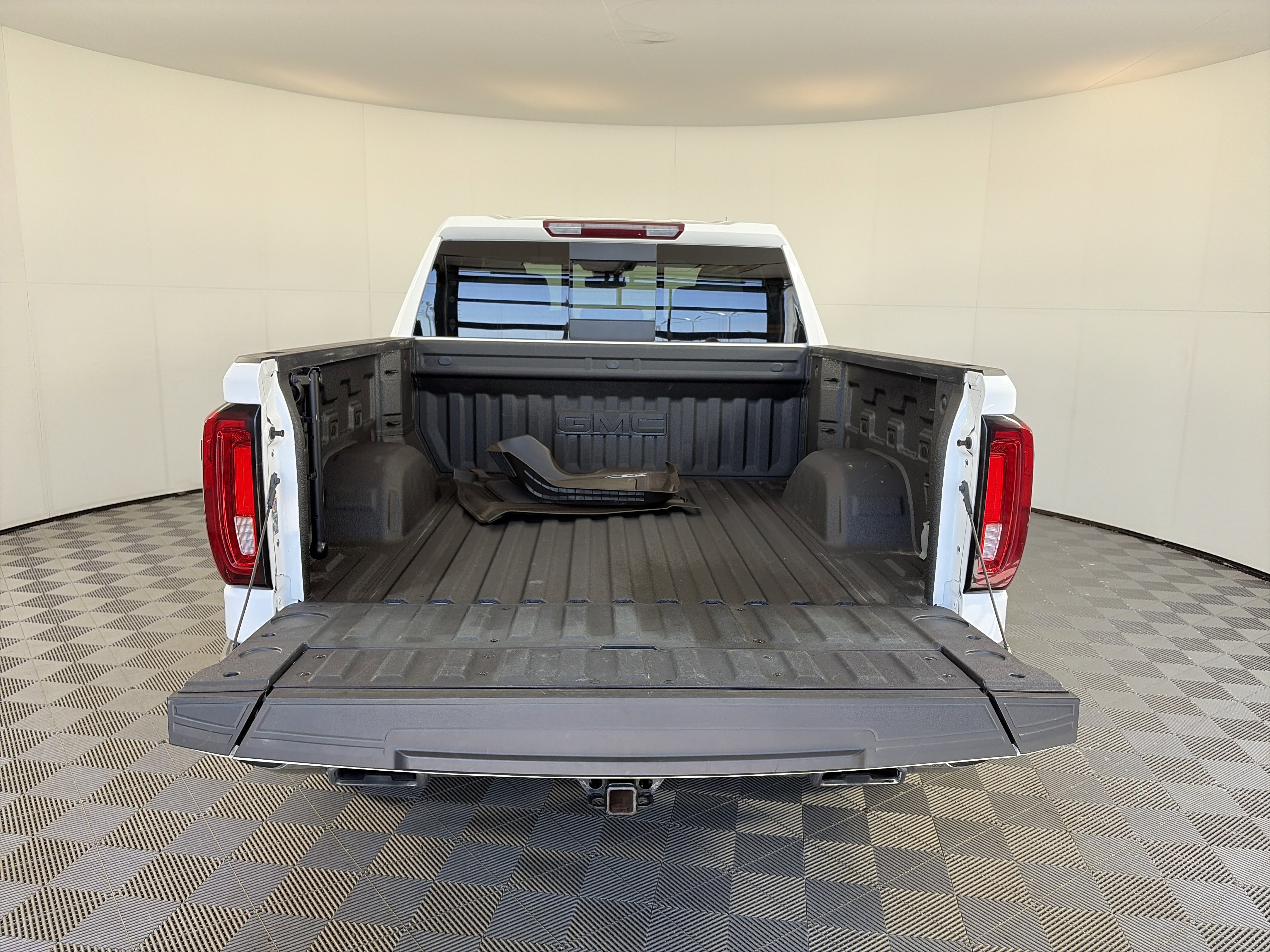 Certified 2022 GMC Sierra 1500 SLT w/ SLT Premium Plus Package image 14