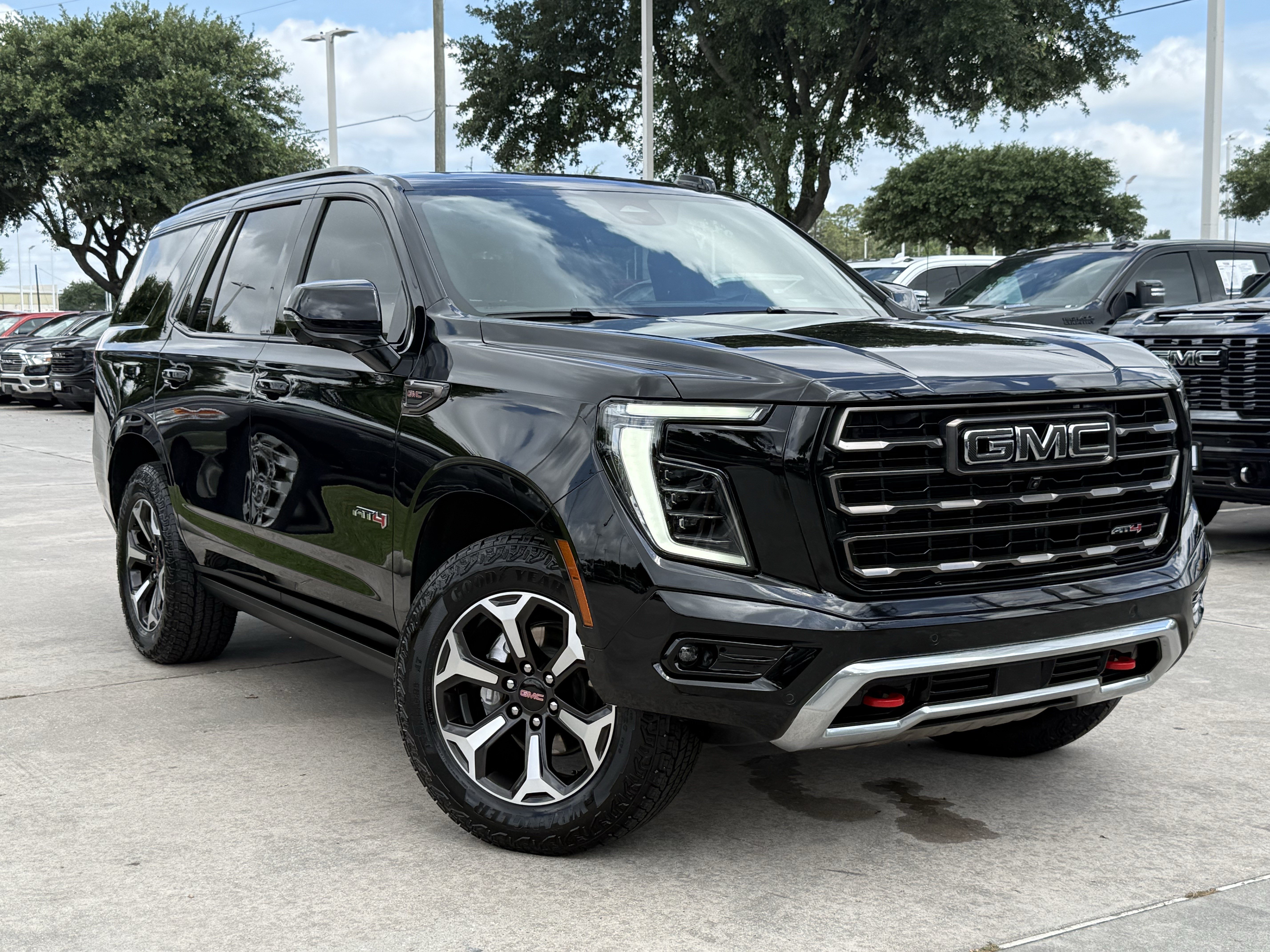 Used 2026 GMC Yukon AT4 Ultimate w/ LPO, Floor Liner Package AWD/4WD image 2