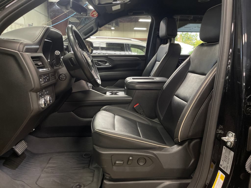 Used 2024 GMC Yukon XL SLT w/ SLT Luxury Package AWD/4WD image 14