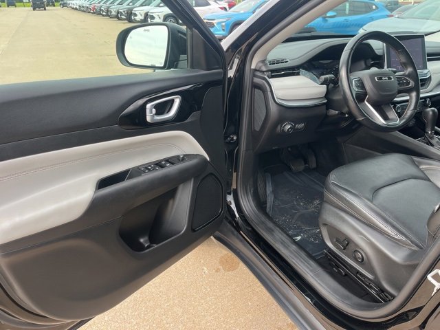 Used 2022 Jeep Compass Limited image 11