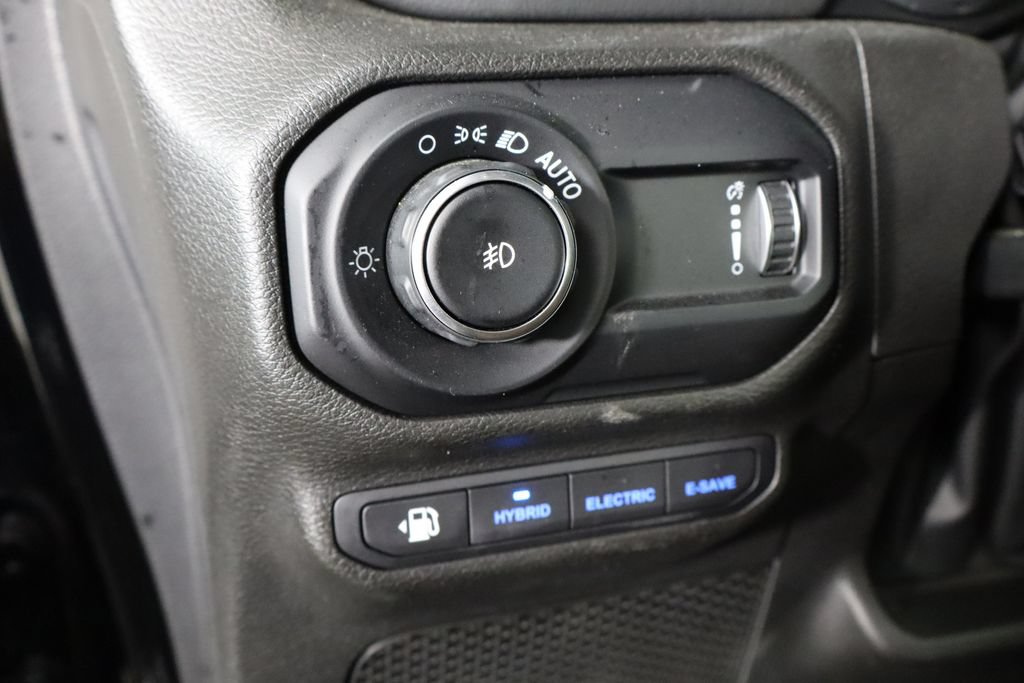 Used 2023 Jeep Wrangler Unlimited Rubicon 4xe w/ Cold Weather Group AWD/4WD image 18
